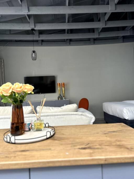 Luxury apt walk 2Melrose Arch 5