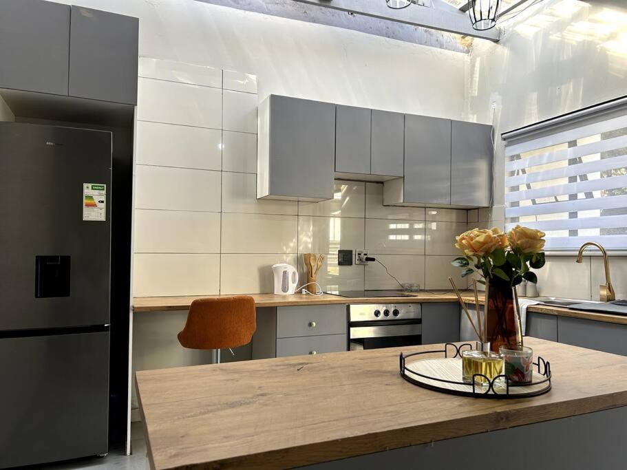 Luxury apt walk 2Melrose Arch 5