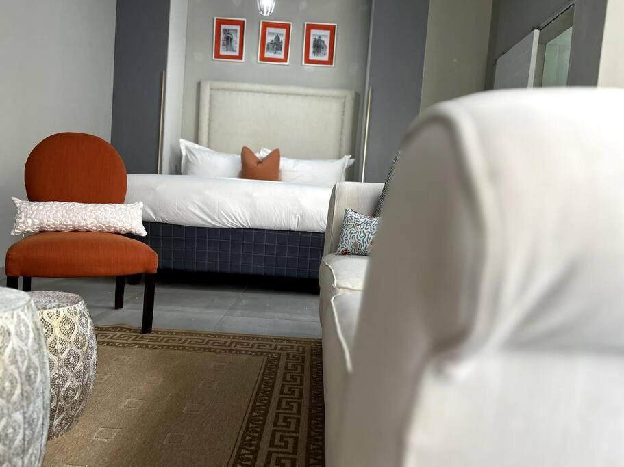 Luxury apt walk 2Melrose Arch 5