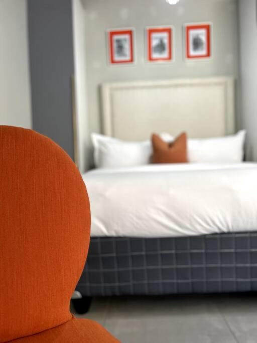 Luxury apt walk 2Melrose Arch 5