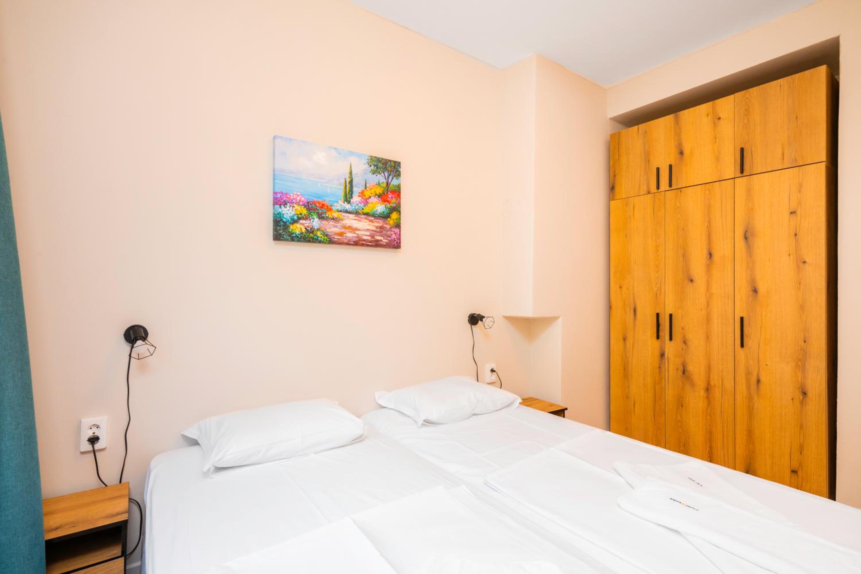 Spacious 2BD Near NDK with WorkSpace by Flat Mаnager
