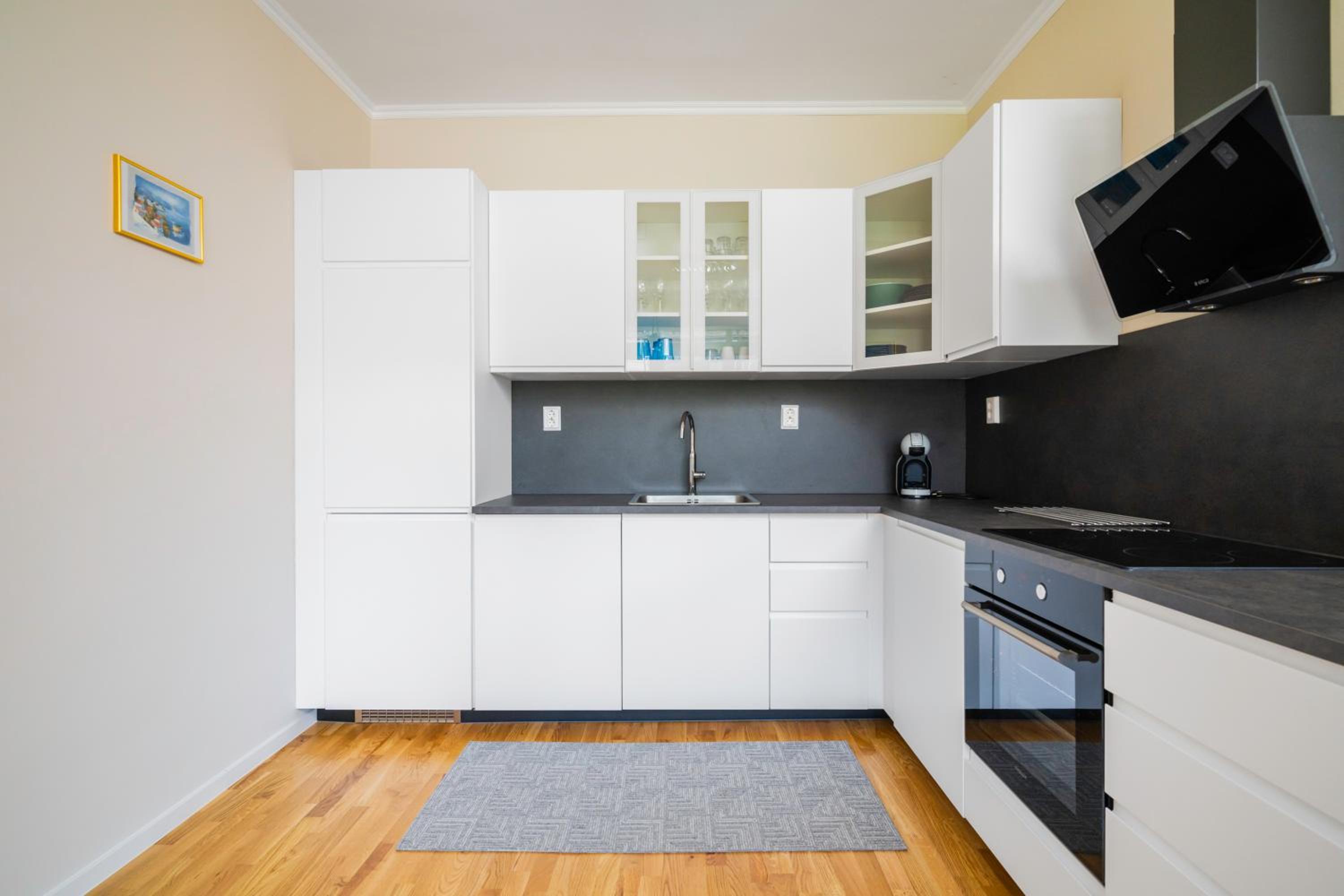 Spacious 2BD Near NDK with WorkSpace by Flat Mаnager