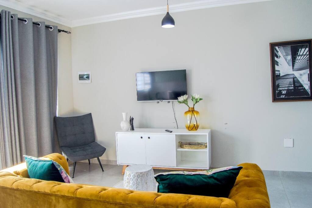 Luxury apt walk 2MelroseArch 18