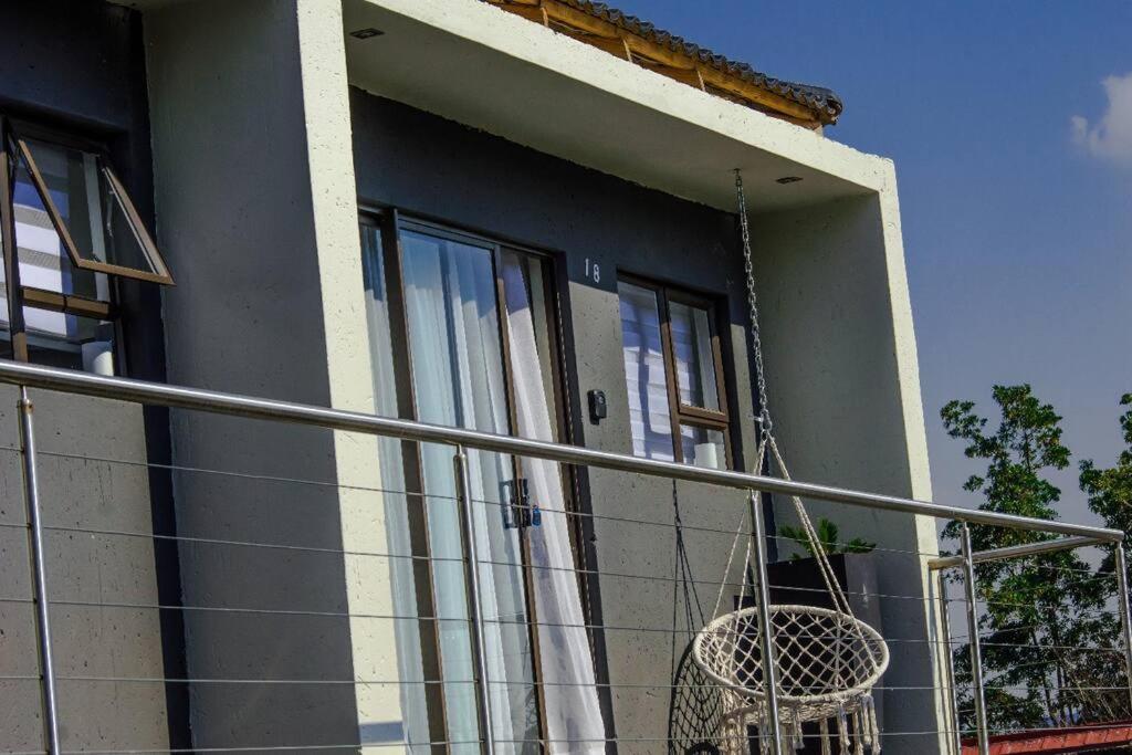 Luxury apt walk 2MelroseArch 18