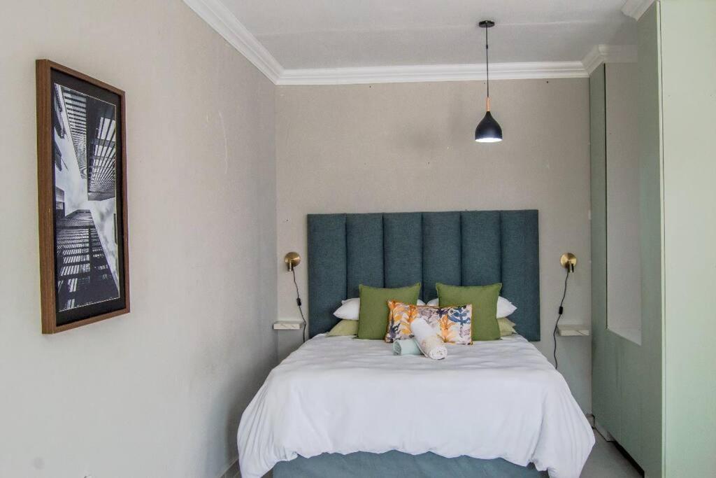 Luxury apt walk 2MelroseArch 18