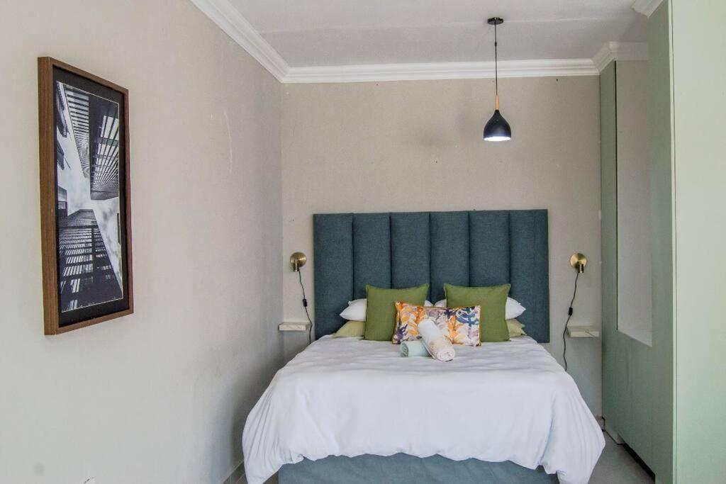Luxury apt walk 2MelroseArch 18