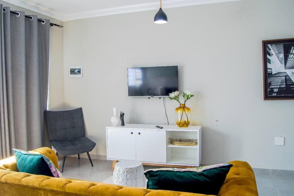 Luxury apt walk 2MelroseArch 18