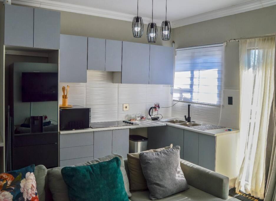 Luxury apt walk 2MelroseArch 18