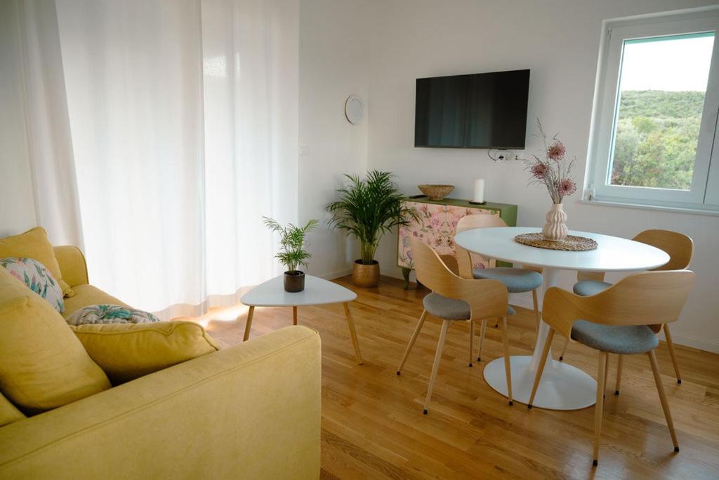 Robinson House Mimo