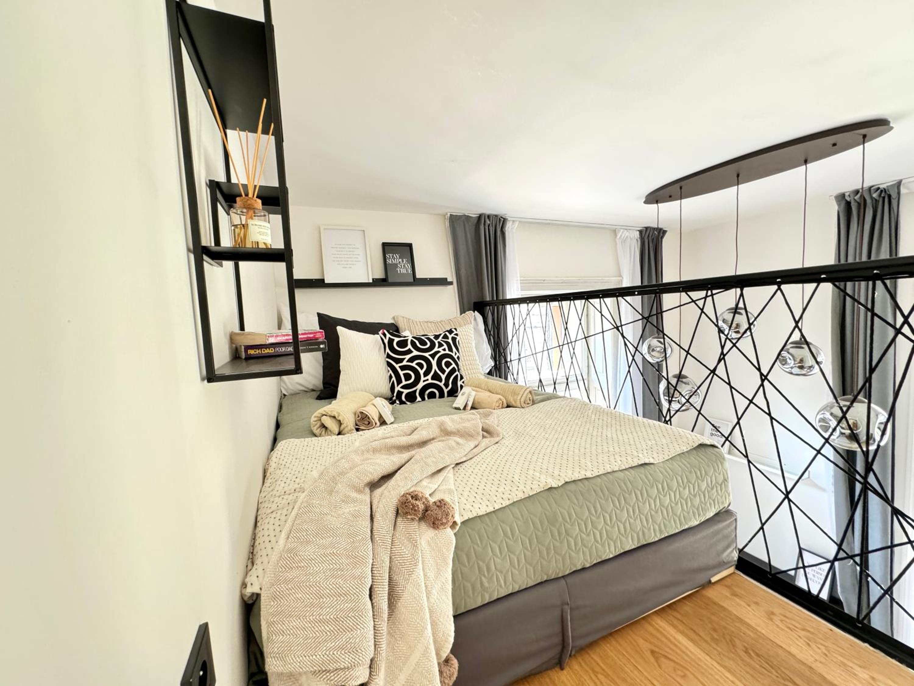Rentero Modern High Ceiling Loft with Terrace Apartment, Prague