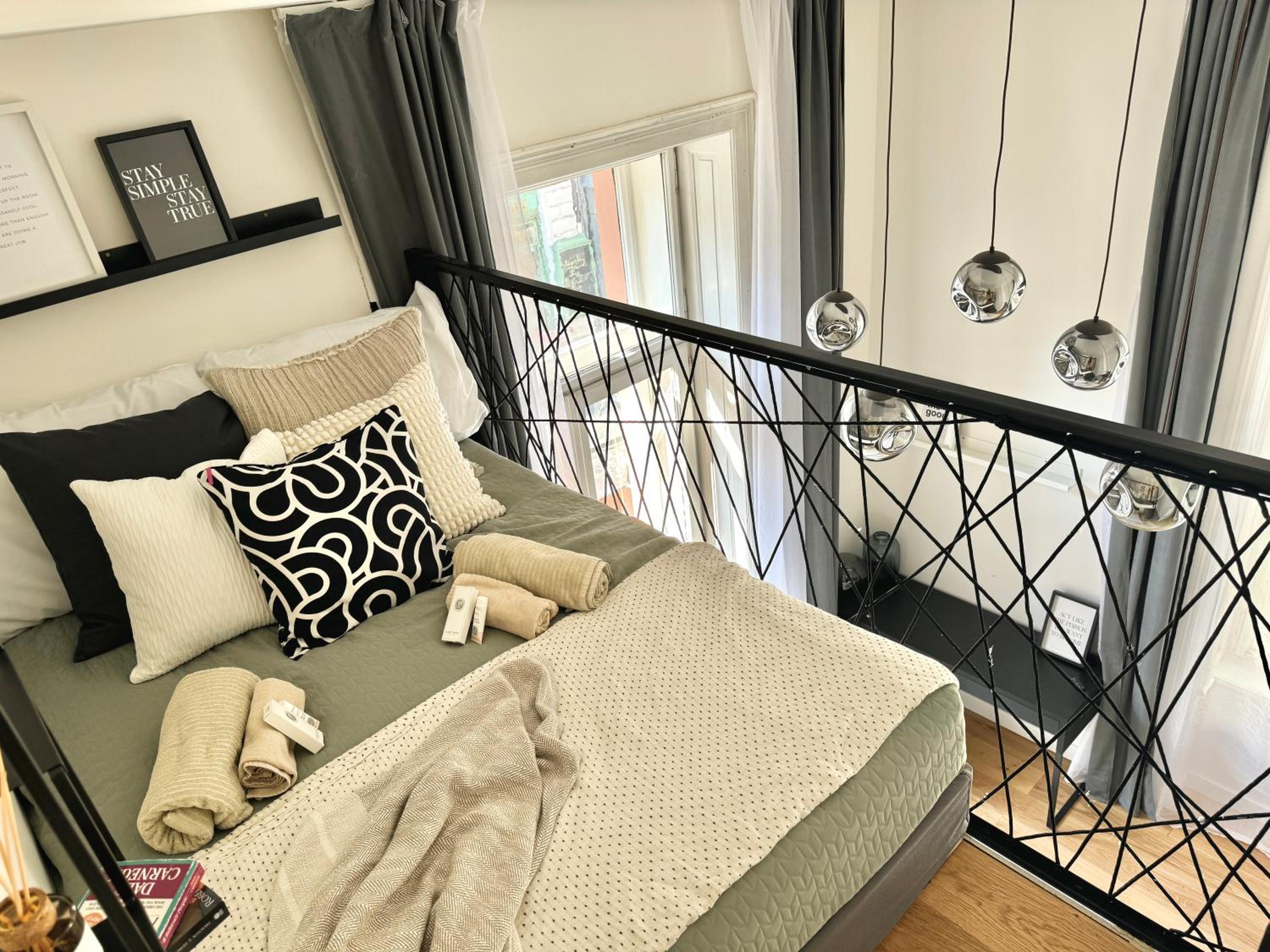 Rentero Modern High Ceiling Loft with Terrace Apartment, Prague
