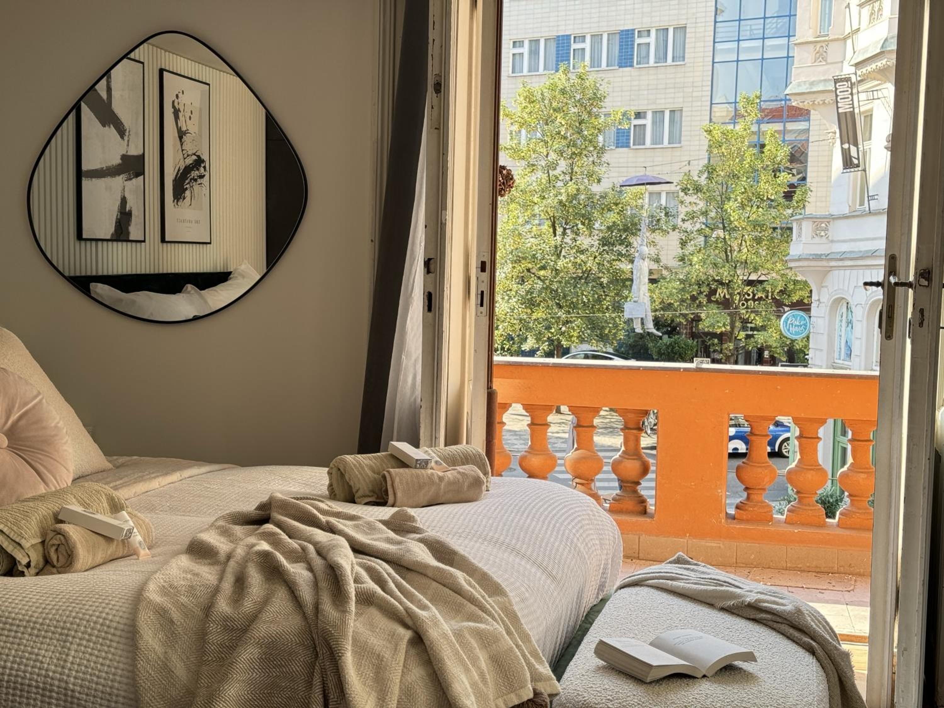 Rentero Modern High Ceiling Loft with Terrace Apartment, Prague
