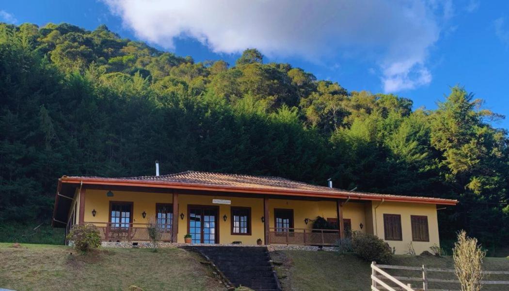Fazenda super agradável com Natureza - A Casa Que Canta e Encanta