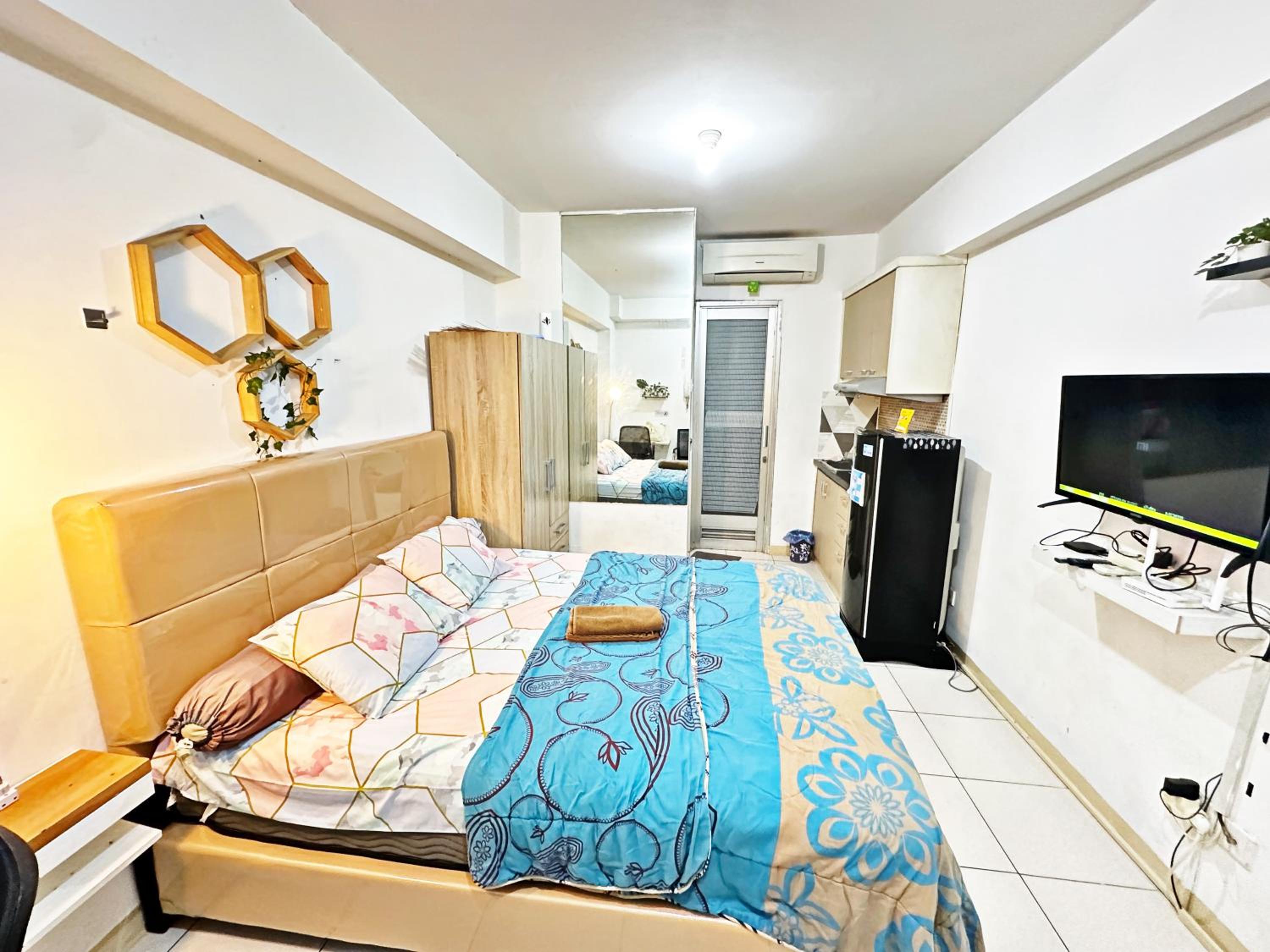 Cozy Studio Work From Home at Apt Greenbay Pluit Baywalk Tower C
