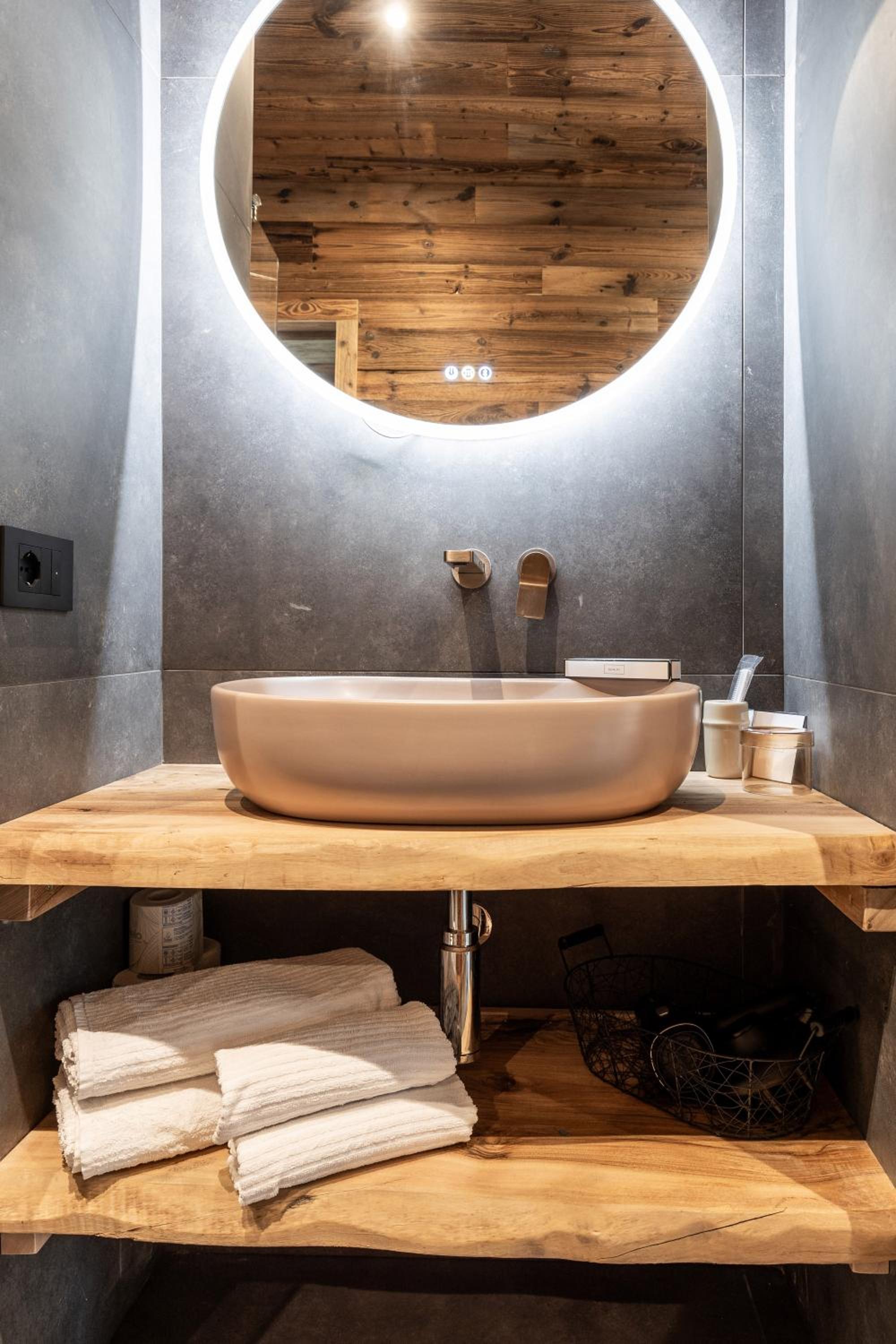 Ledarix Charm Chalet