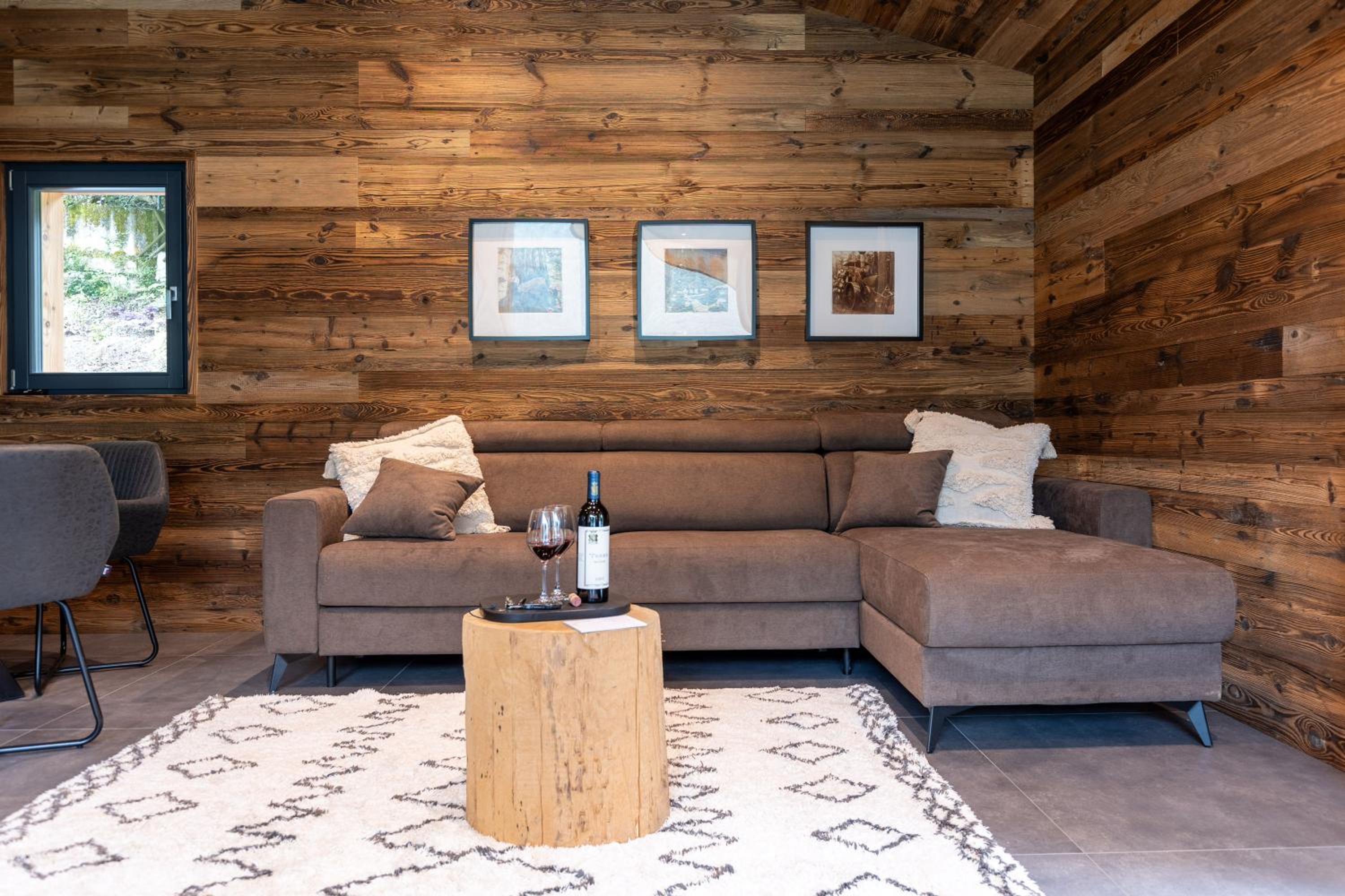Ledarix Charm Chalet