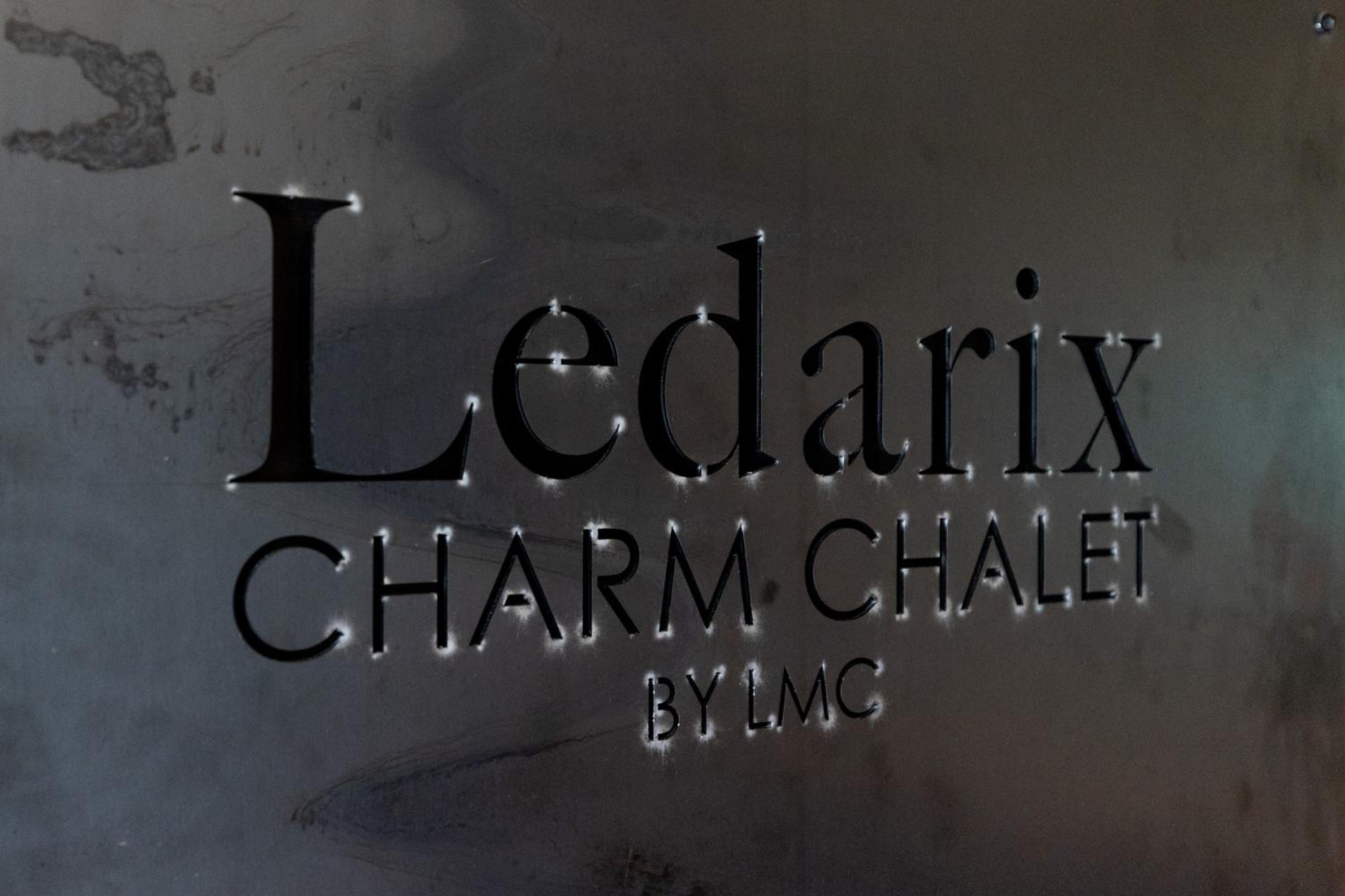 Ledarix Charm Chalet