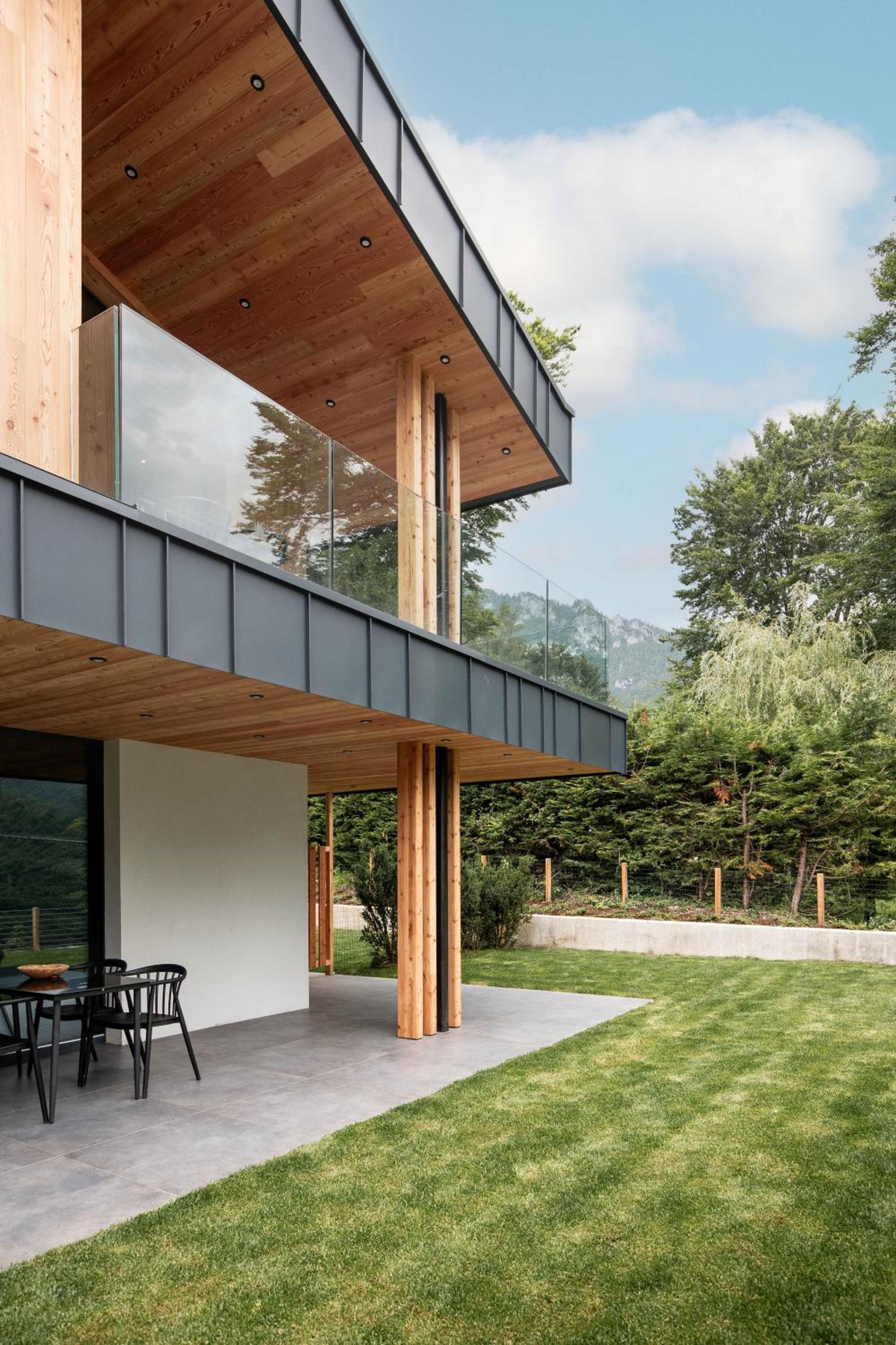 Ledarix Charm Chalet