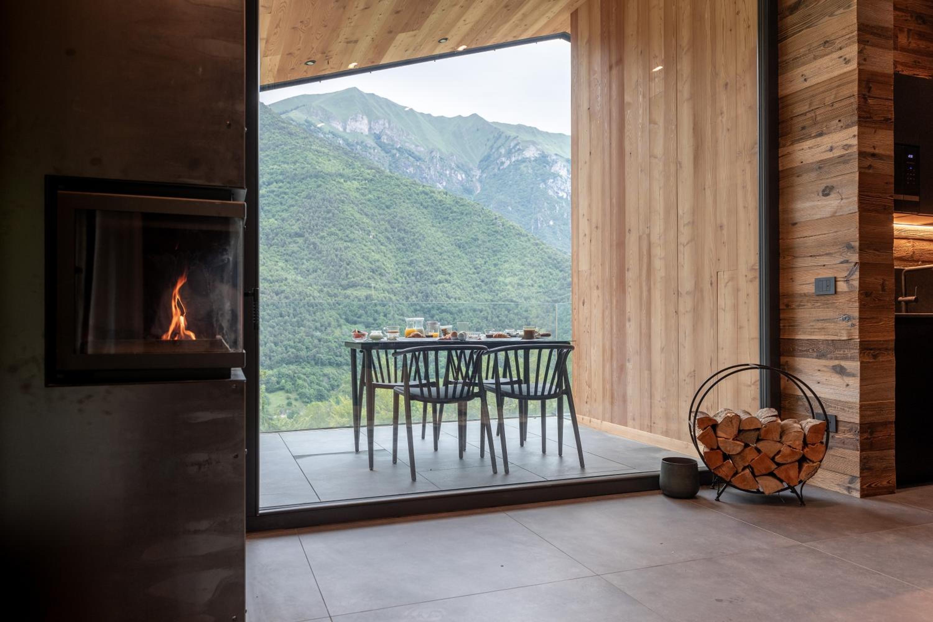 Ledarix Charm Chalet