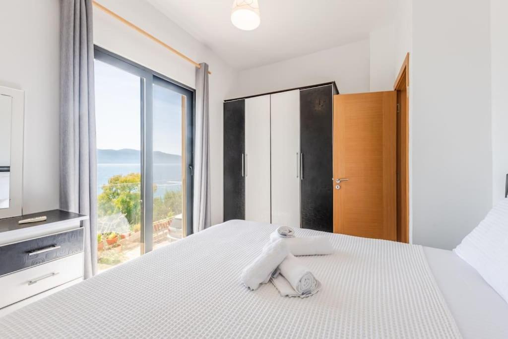 Exclusive Seafront Apartments Apartment 3 by PikHost