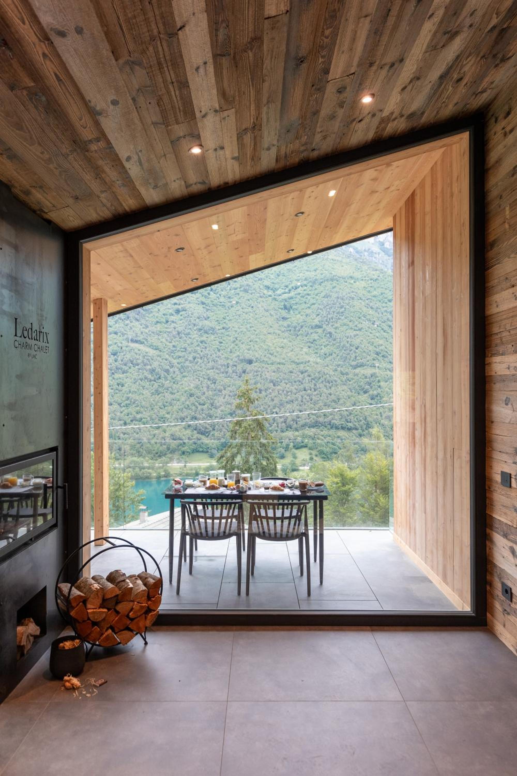 Ledarix Charm Chalet
