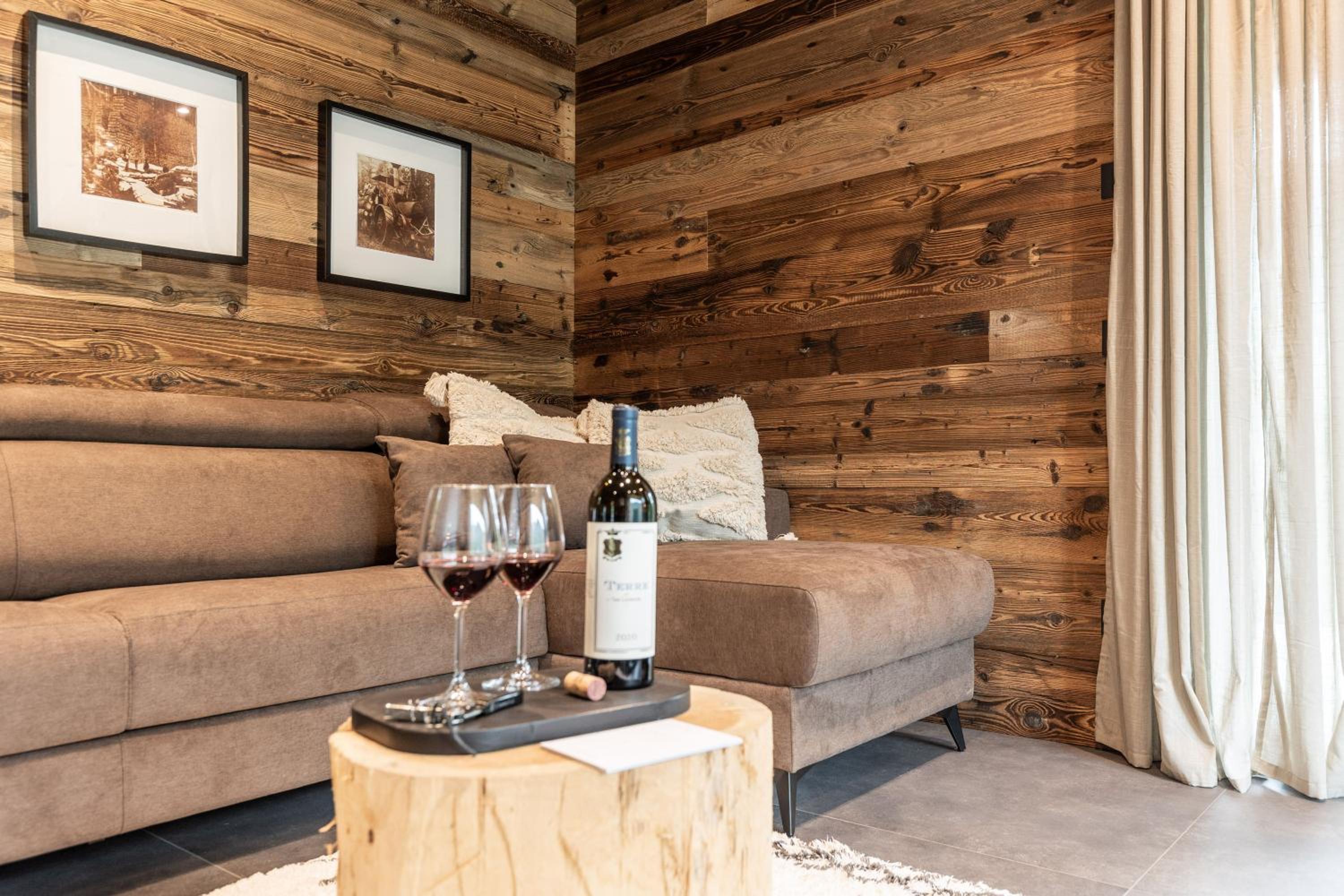 Ledarix Charm Chalet