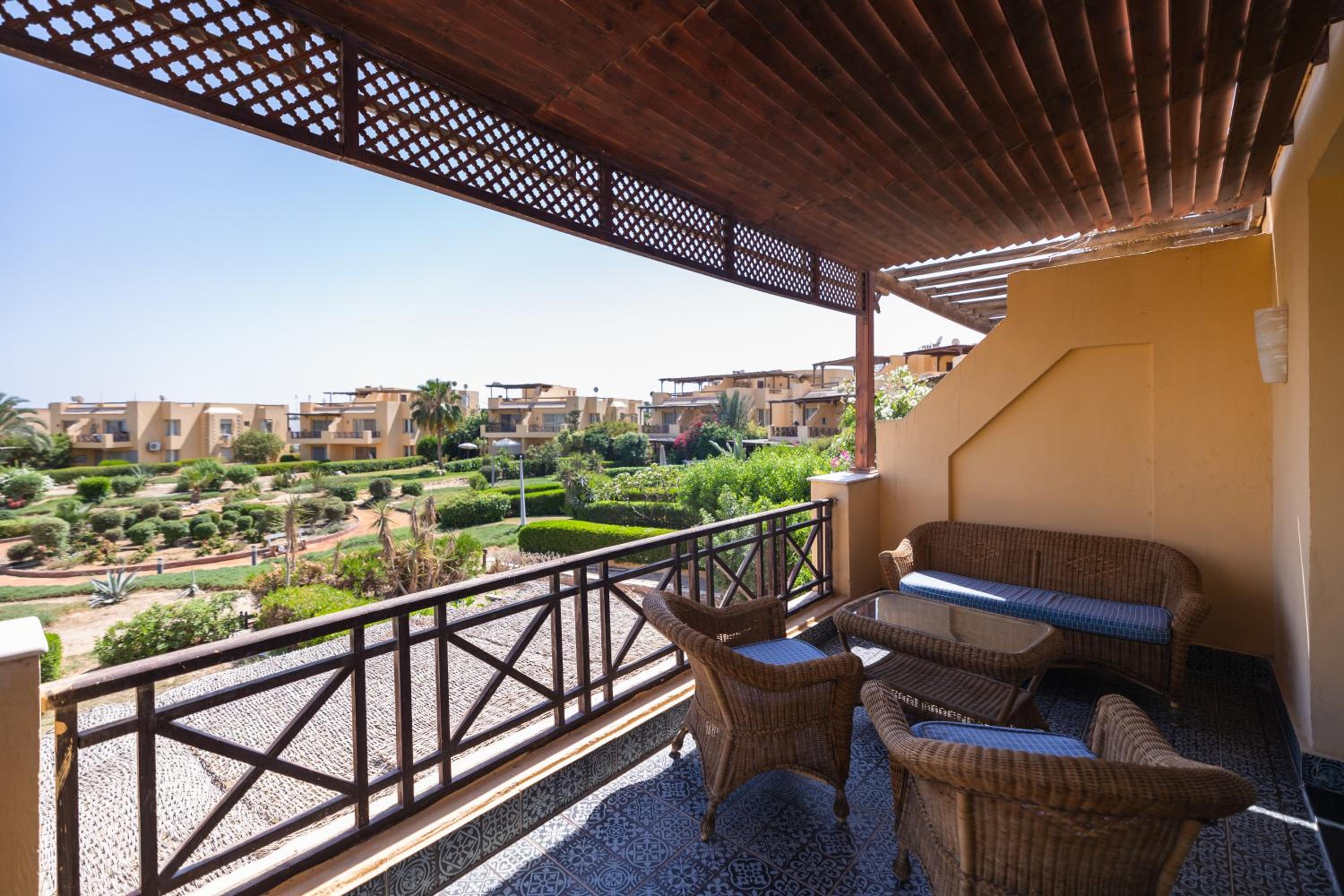 3BRs Beachside with Penthouse and stunning Seaview l EINBAY