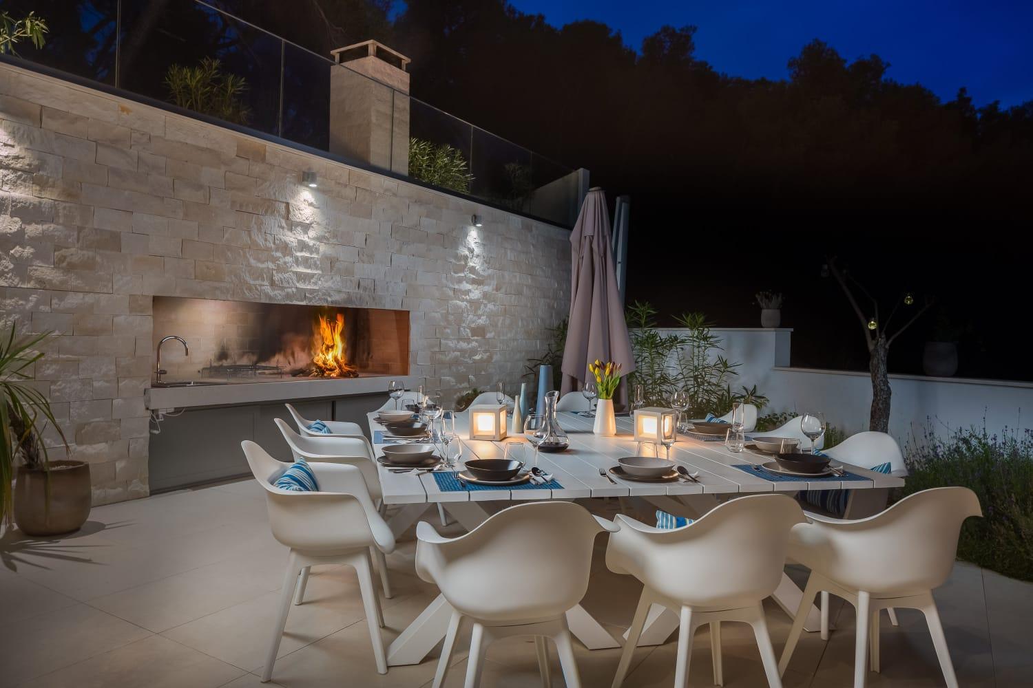 VILLA MARCANI - six luxurious rooms with private bathrooms - the best location, first row to the sea - amazing view of the bay - heated pool - free parking view 4