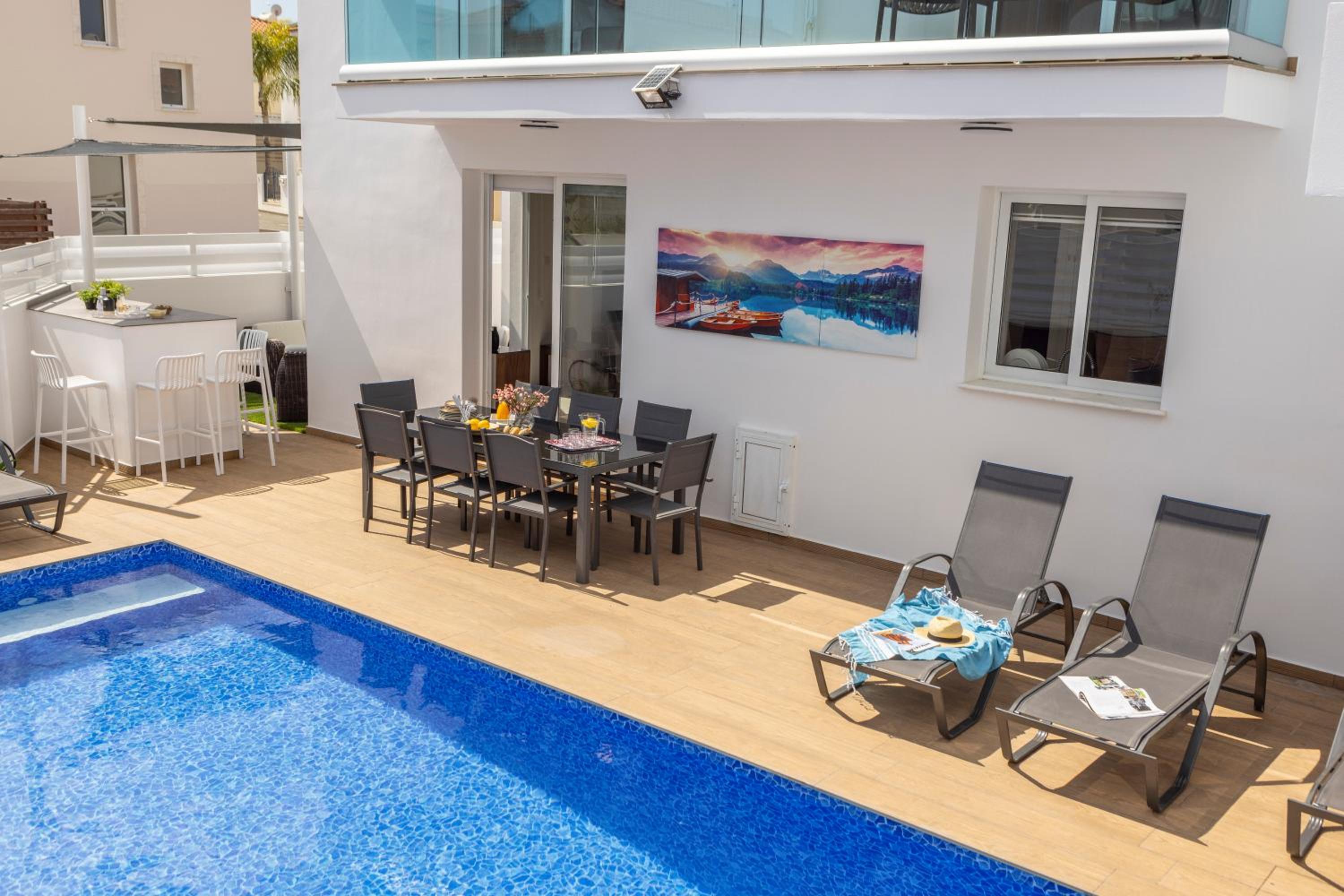 The Second Diamond Protara - 2' Walk to Beach