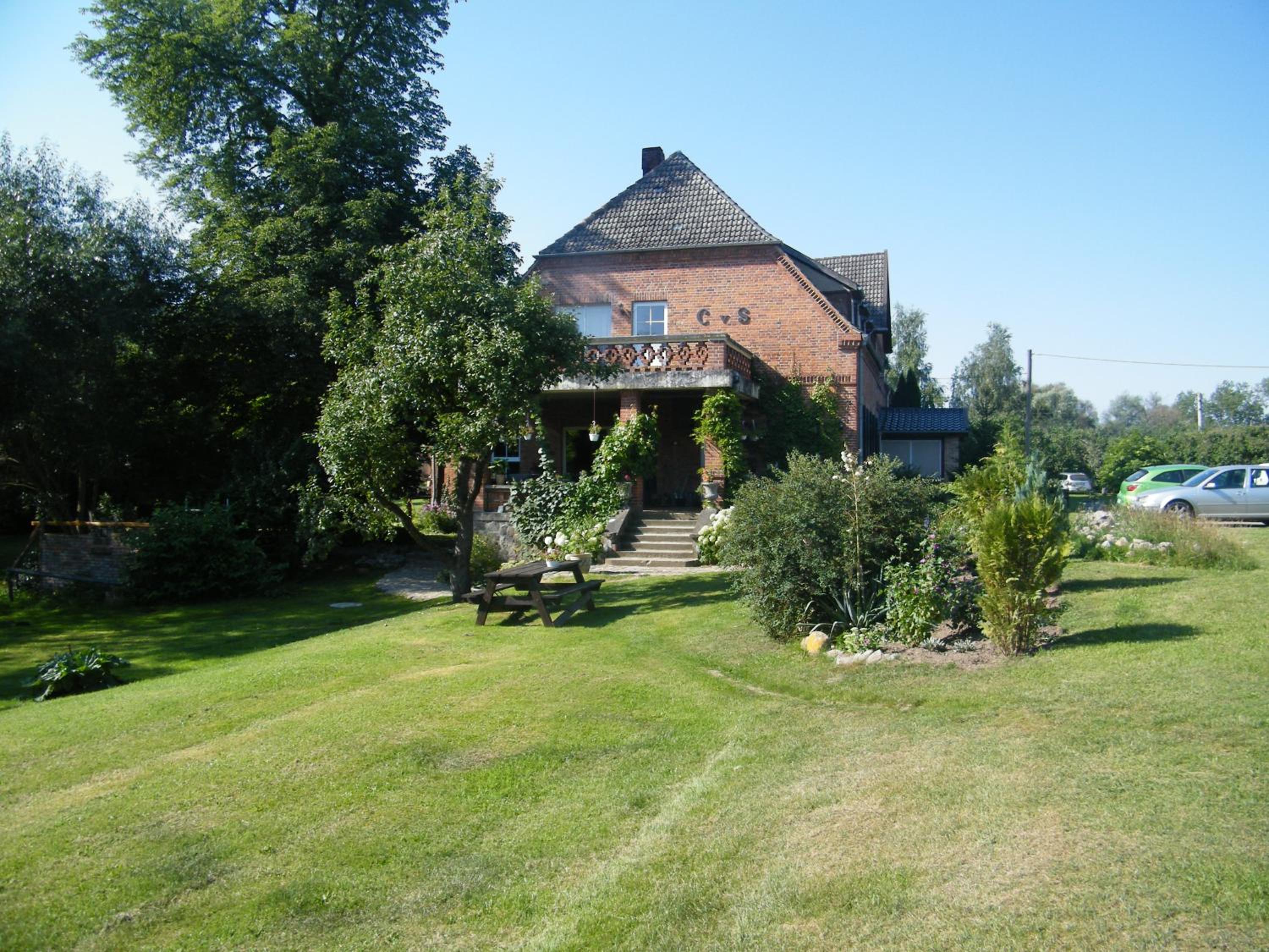 Photo 11