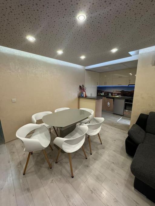 Sunny & Stylish Apartment