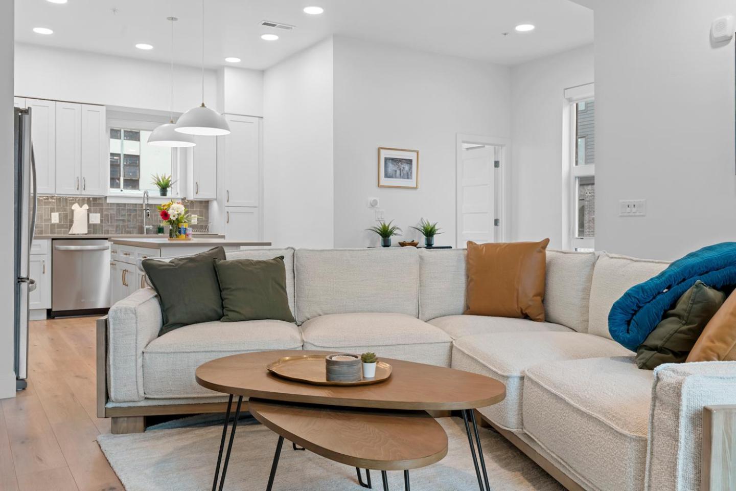 Downtown Lux Townhouse 3Bd 4Ba 2 King Bed, Garage view 4