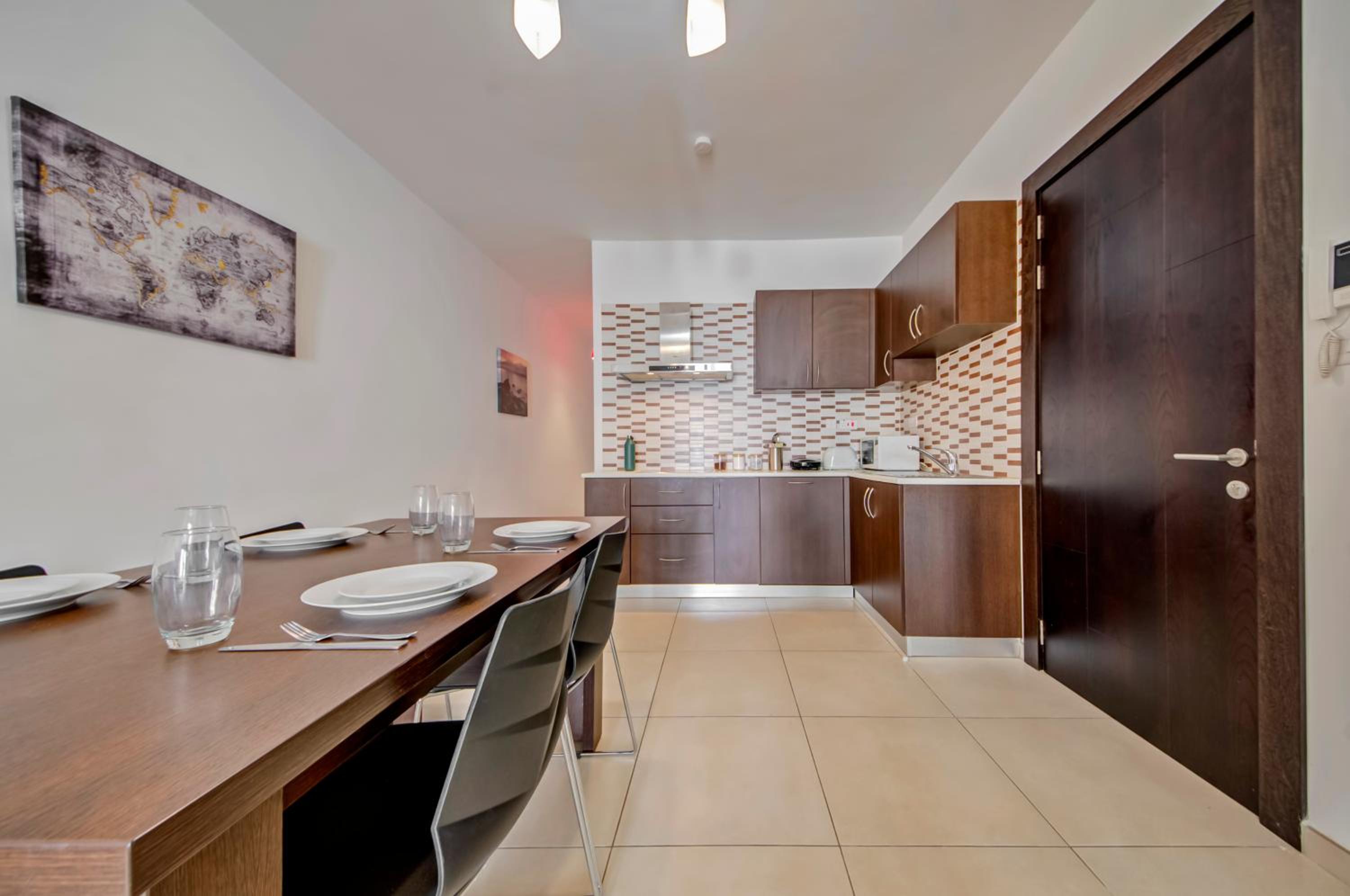 2 Bedroom Apartment with Balcony in St Julians, Paceville, Apt 5 By Vaganza photo 3