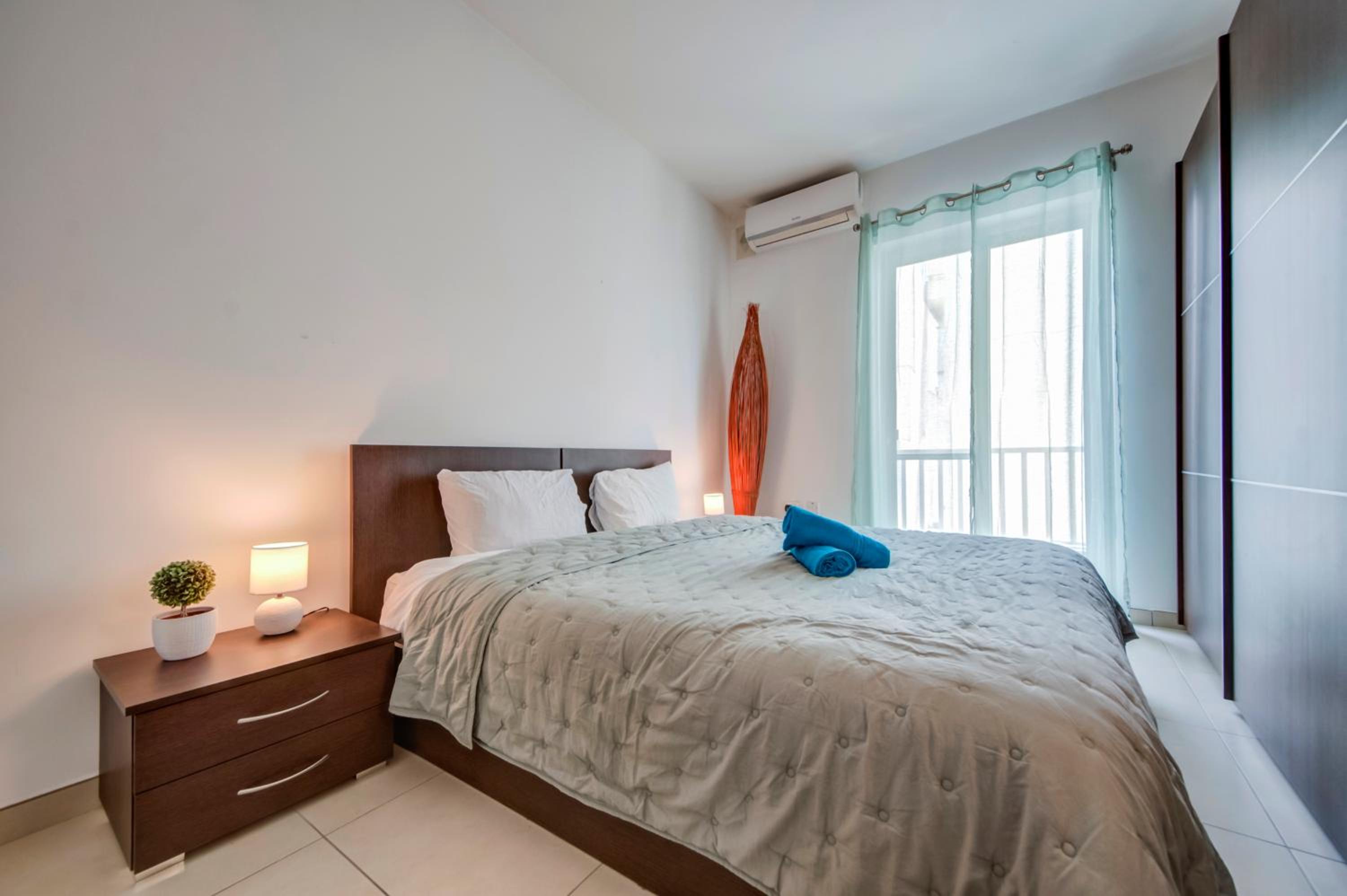 2 Bedroom Apartment with Balcony in St Julians, Paceville, Apt 5 By Vaganza photo 2