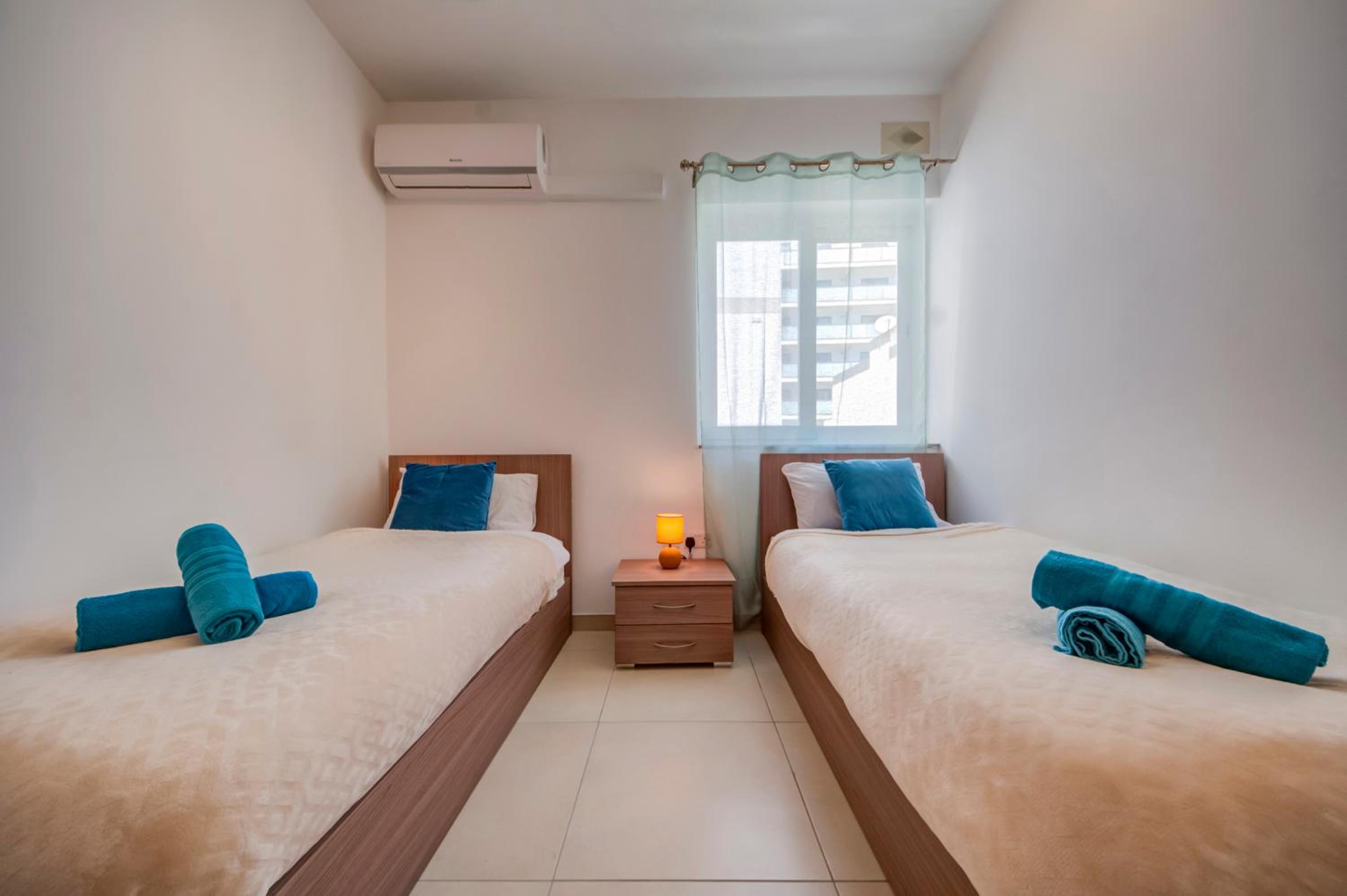 2 Bedroom Apartment with Balcony in St Julians, Paceville, Apt 5 By Vaganza photo 3