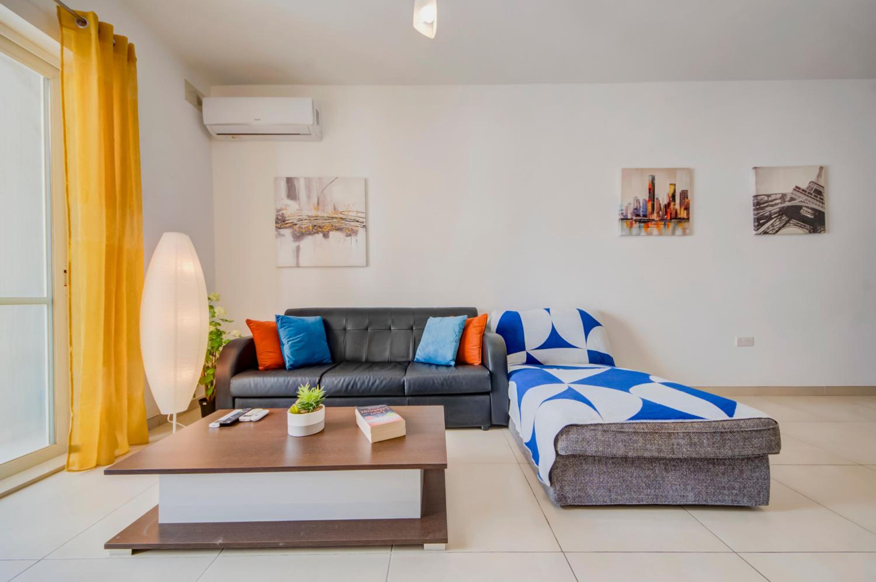 2 Bedroom Apartment with Balcony in St Julians, Paceville, Apt 5 By Vaganza photo 4