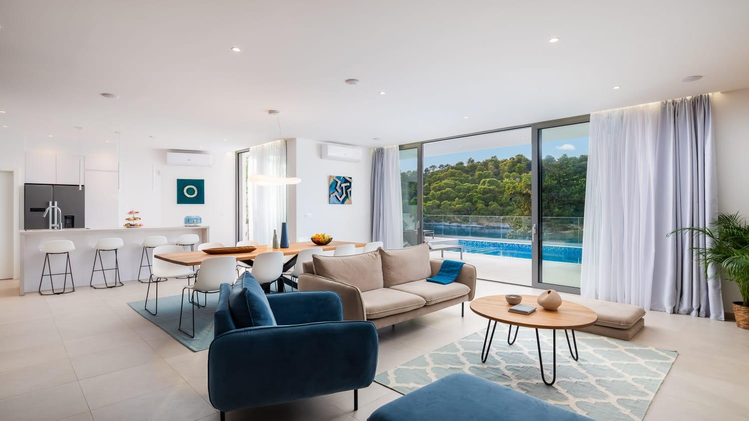 VILLA MARCANI - six luxurious rooms with private bathrooms - the best location, first row to the sea - amazing view of the bay - heated pool - free parking view 2