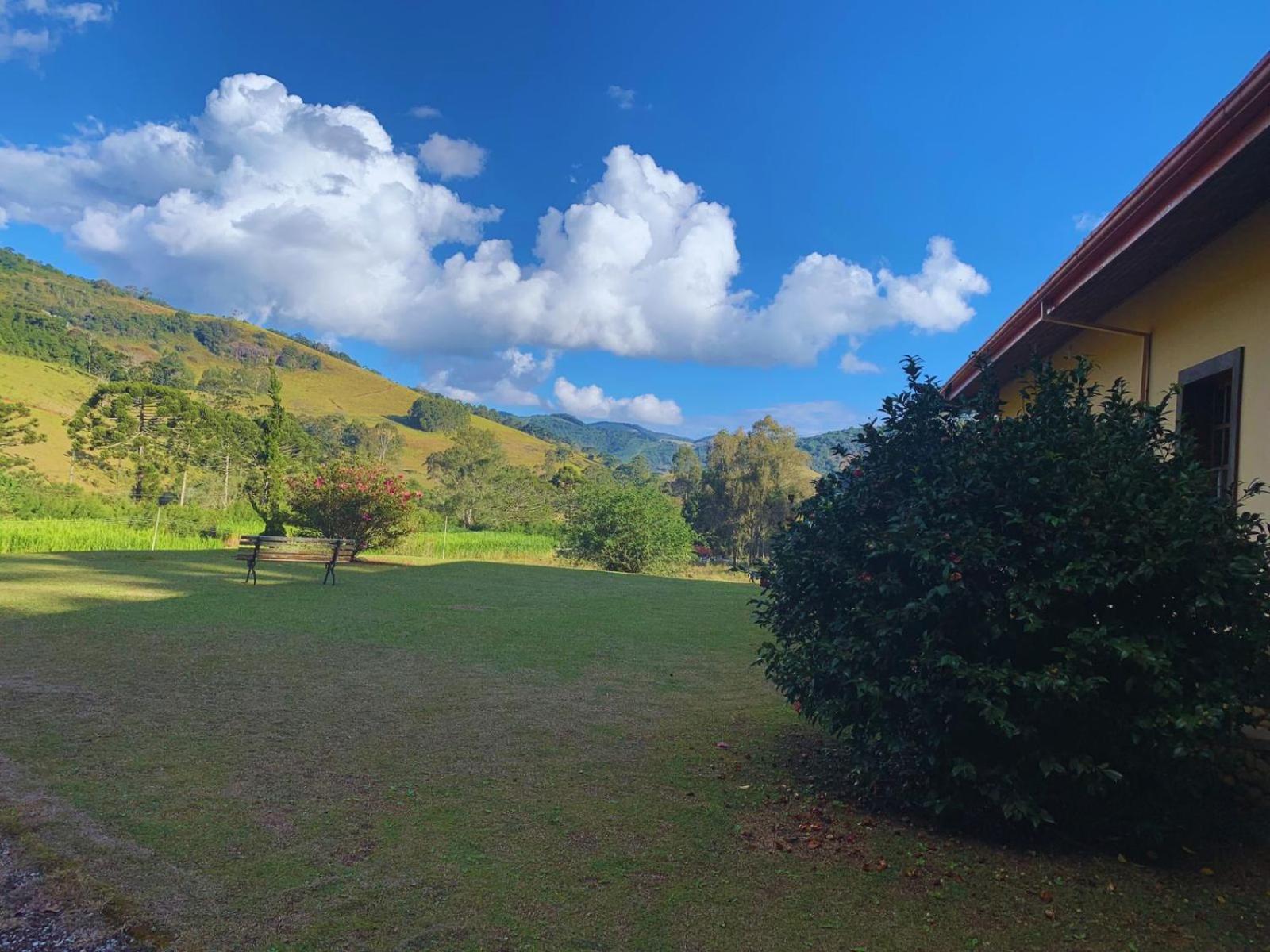 Fazenda super agradável com Natureza - A Casa Que Canta e Encanta
