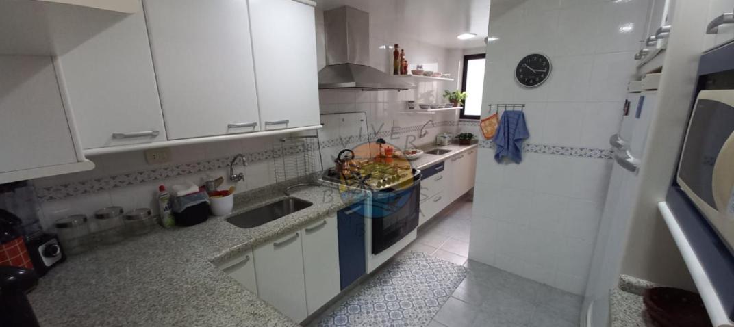 Apartamento Alto Padrão com 5 Quartos Próximo a praia e ao shopping Russi Russi