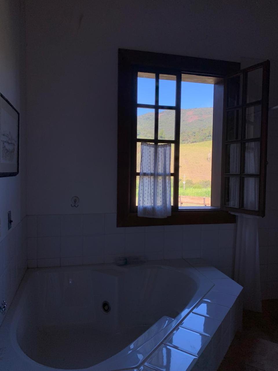 Fazenda super agradável com Natureza - A Casa Que Canta e Encanta