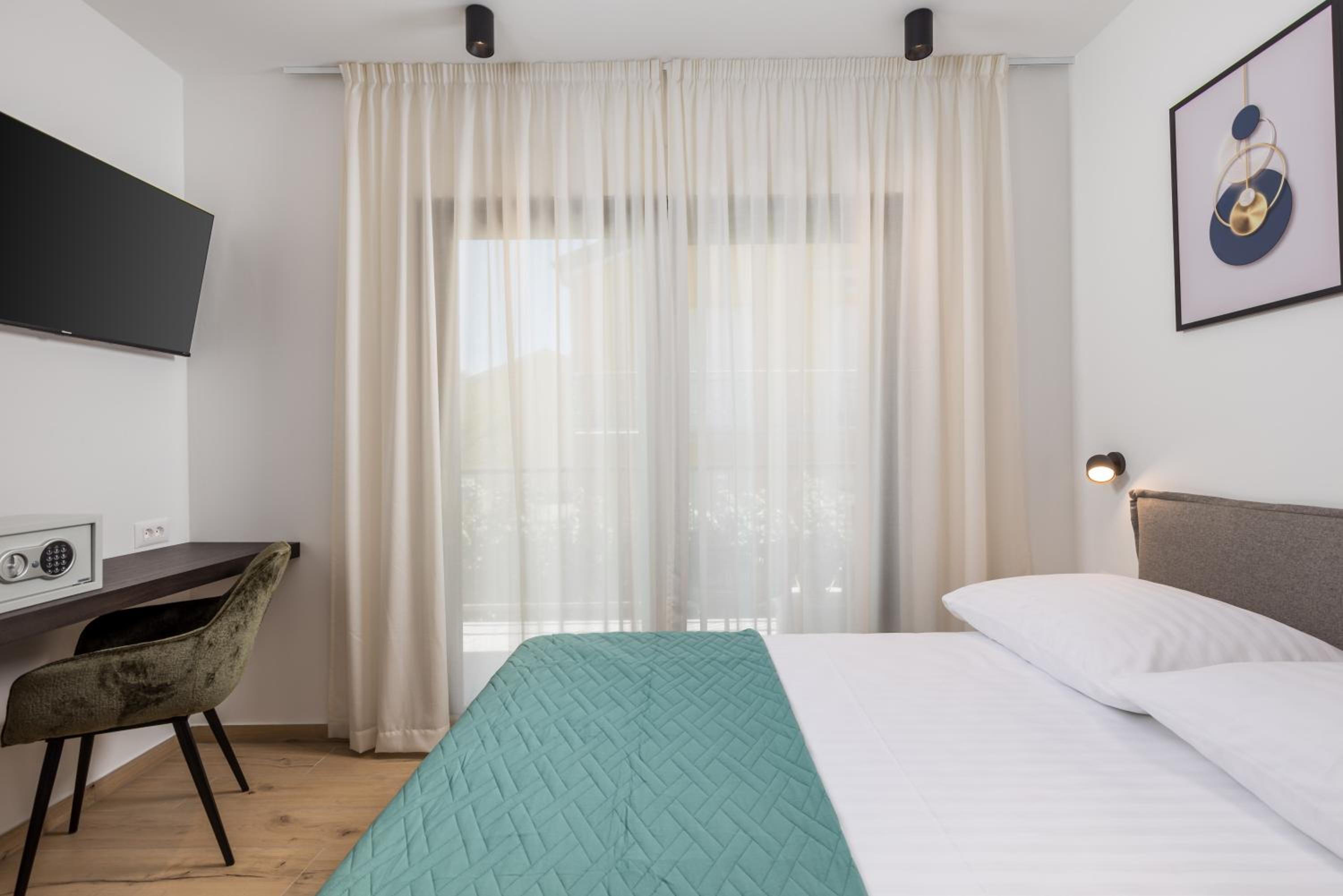 Apartmani Vila Mara M 2 i M 3 heated pool view 4