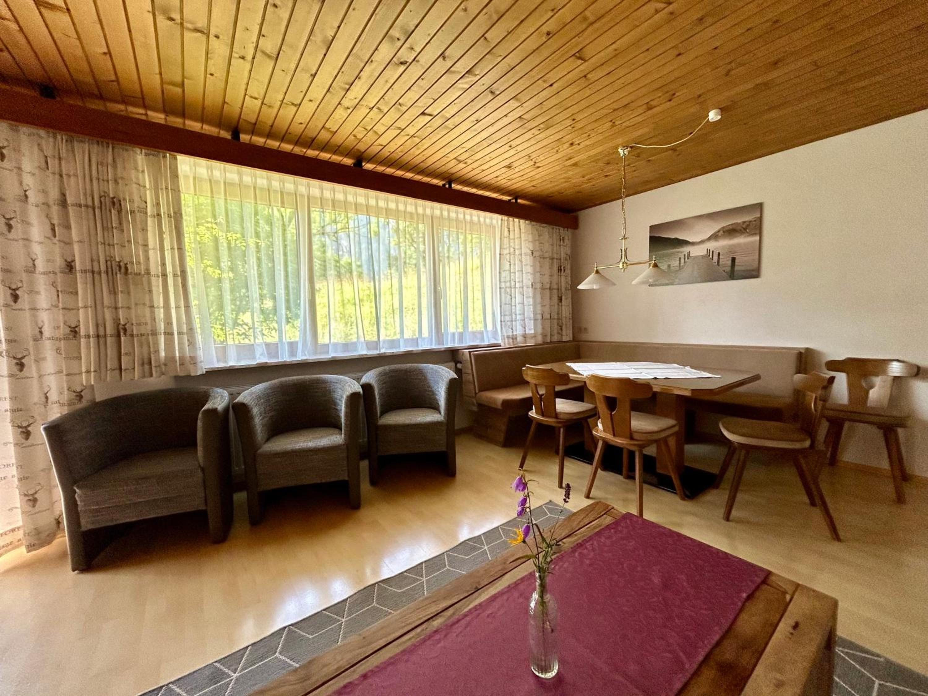 WOLF RETREAT Apartments im Lechtal davor Appartementhaus Michaela