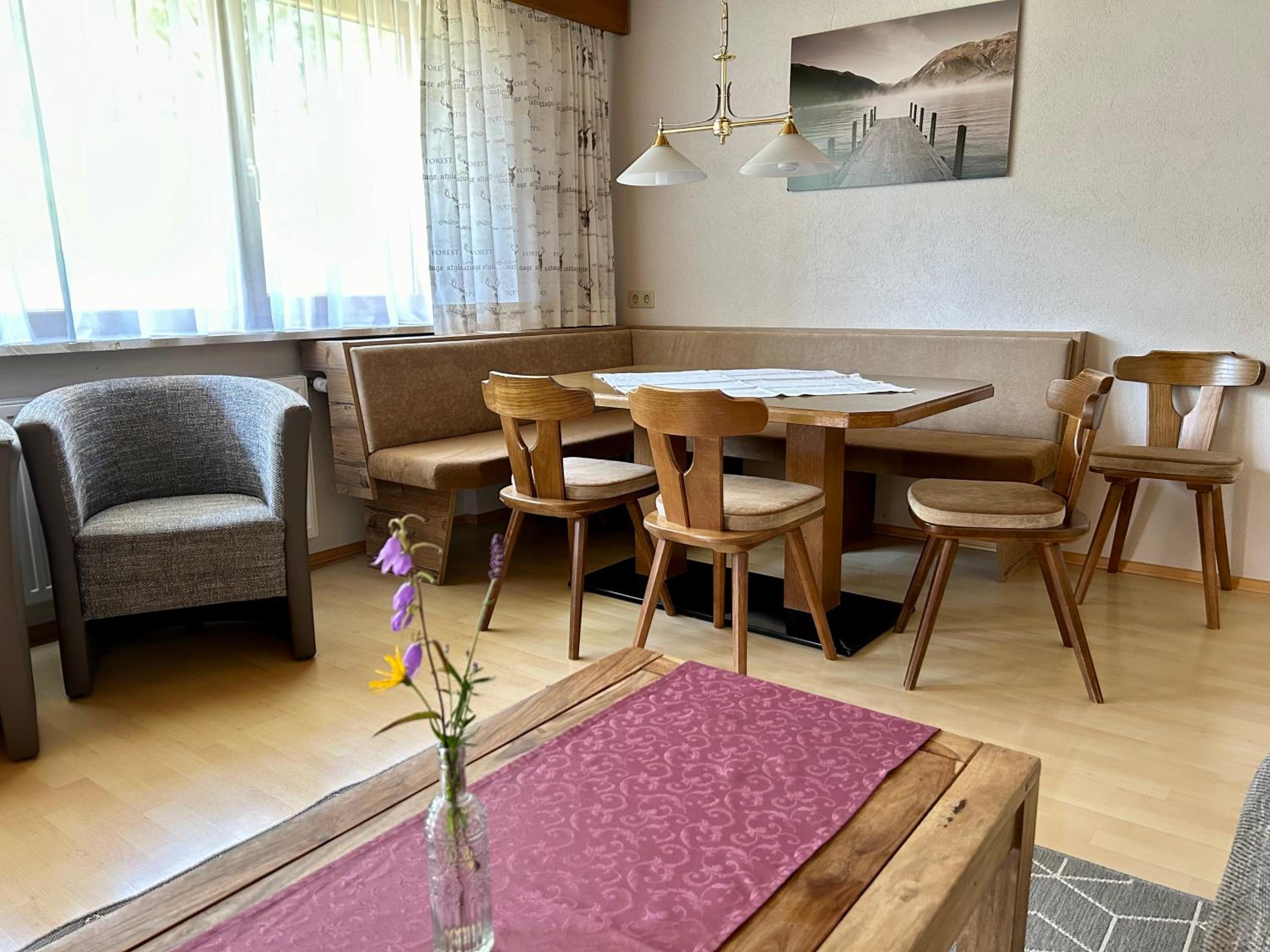 WOLF RETREAT Apartments im Lechtal davor Appartementhaus Michaela