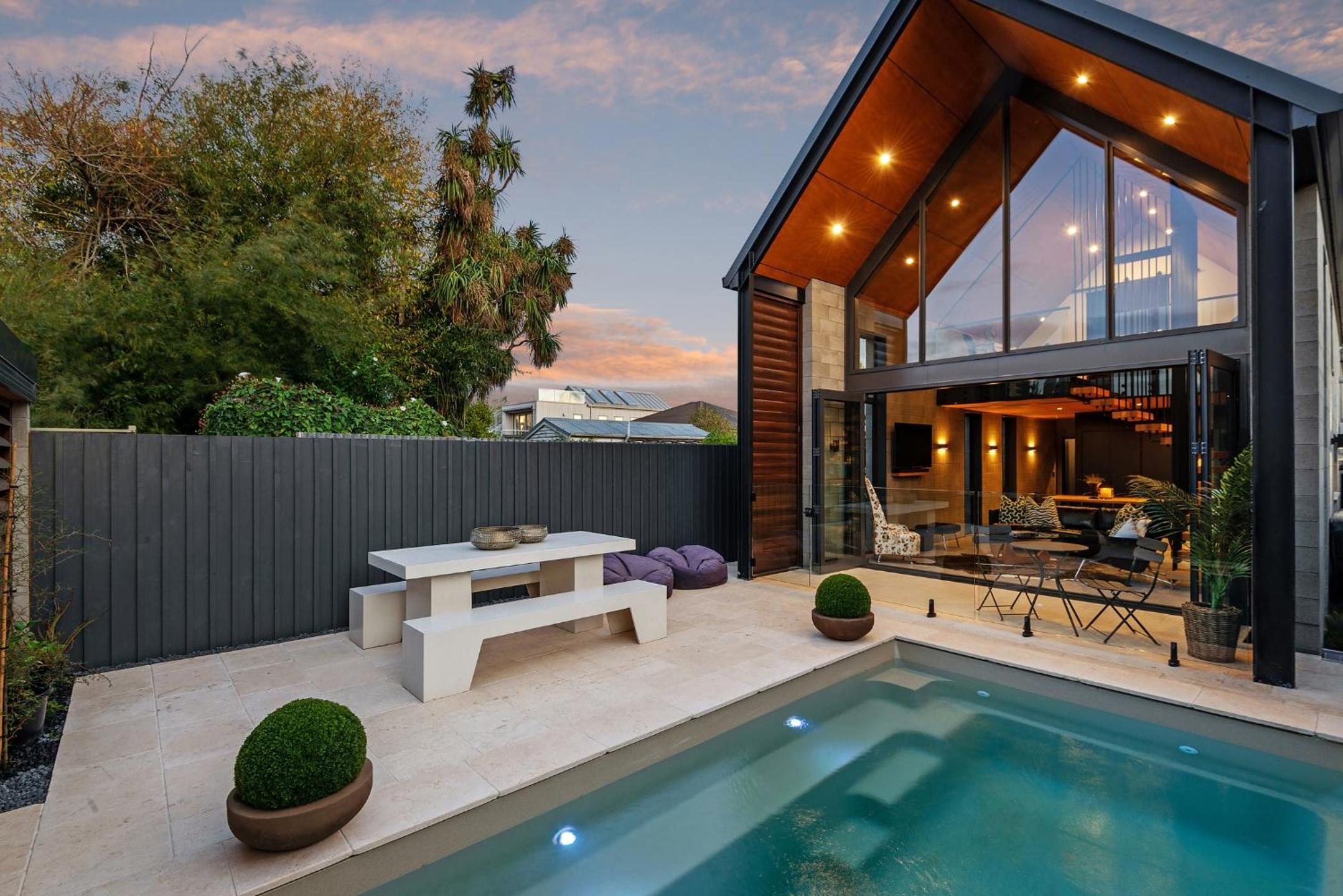 Divine on Derby - Christchurch Holiday Home view 2