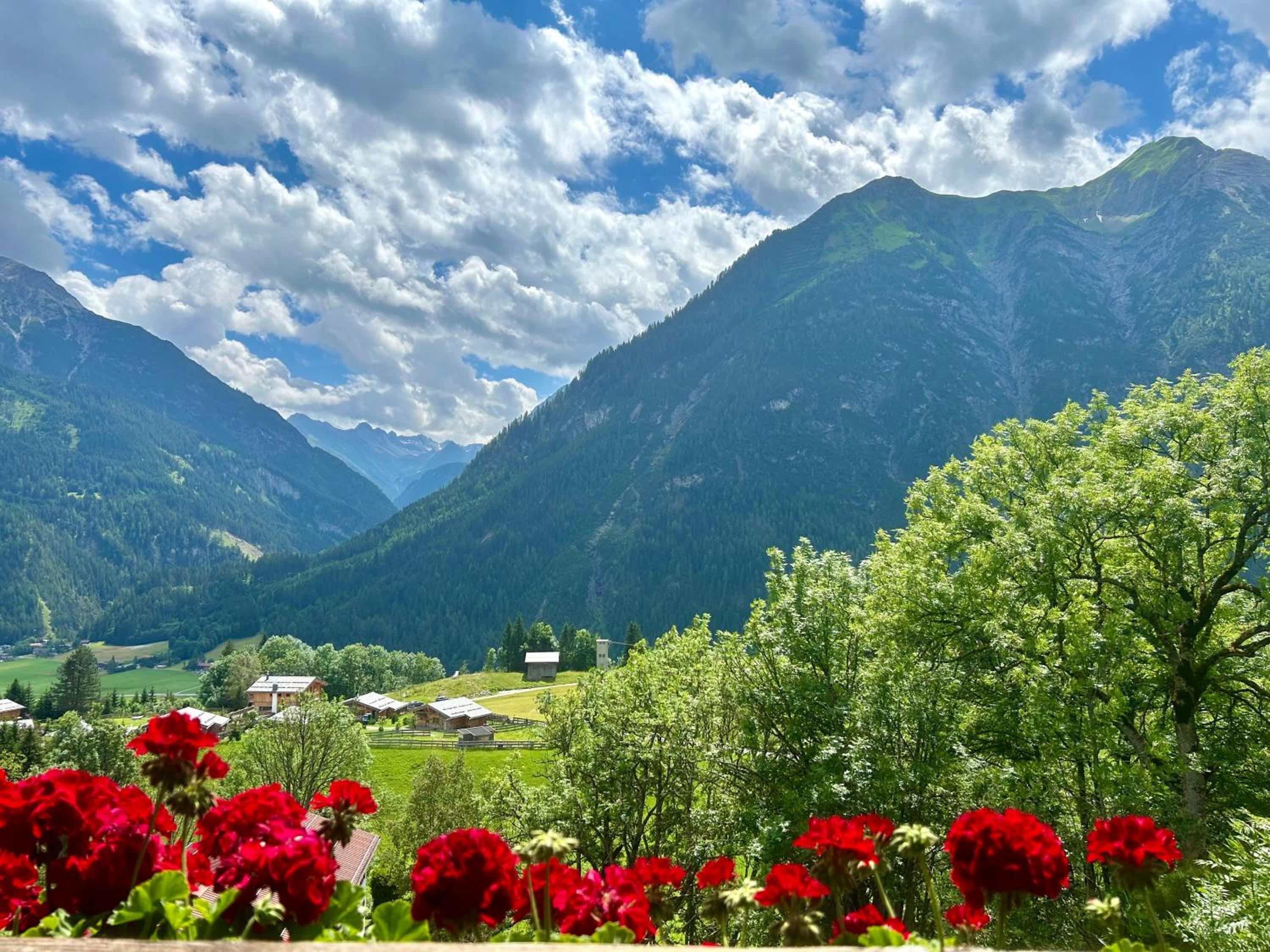 WOLF RETREAT Apartments im Lechtal davor Appartementhaus Michaela