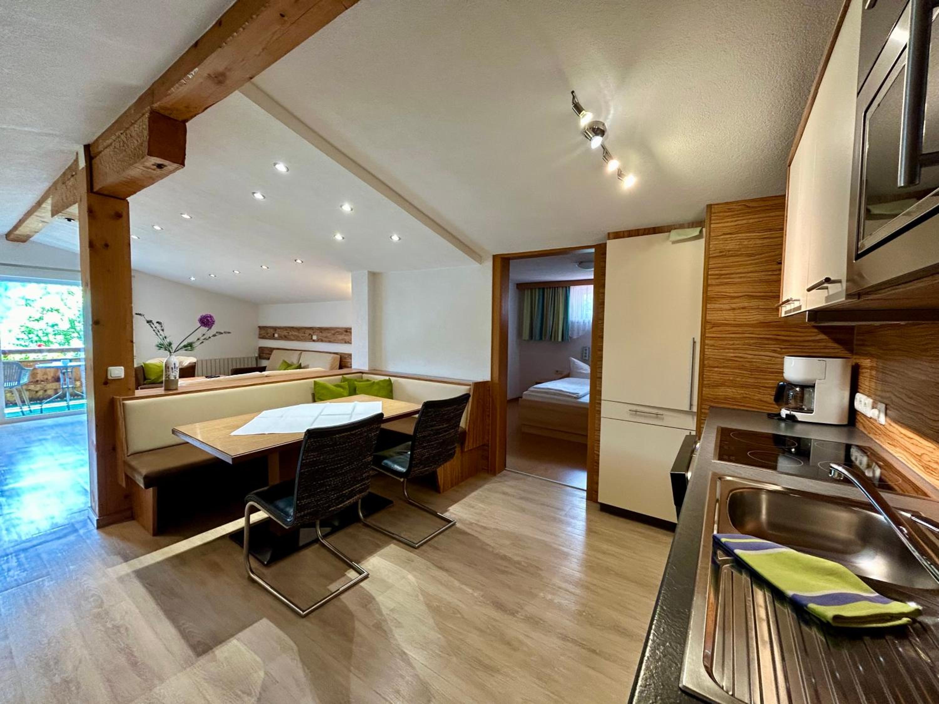 WOLF RETREAT Apartments im Lechtal davor Appartementhaus Michaela