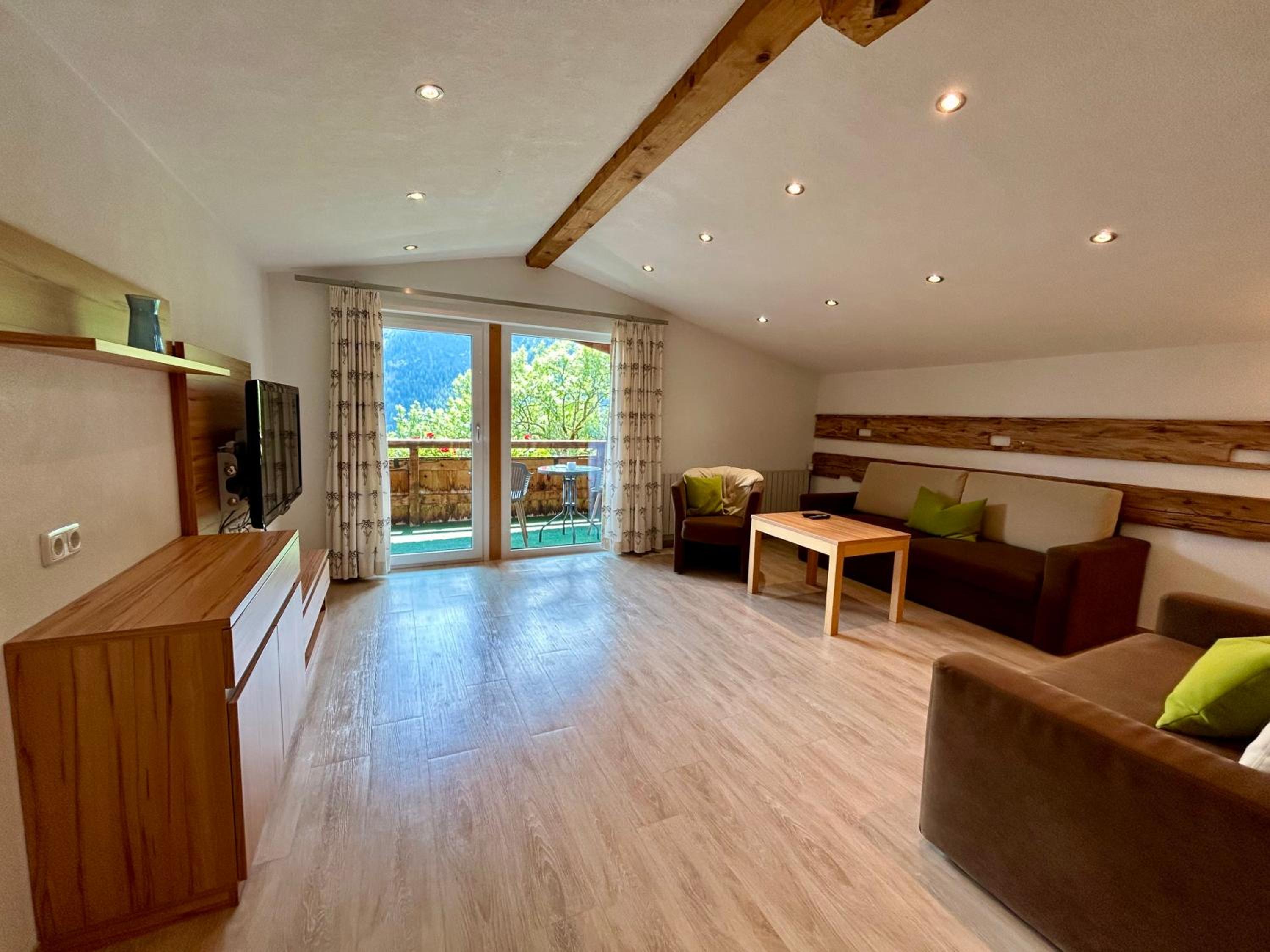 WOLF RETREAT Apartments im Lechtal davor Appartementhaus Michaela