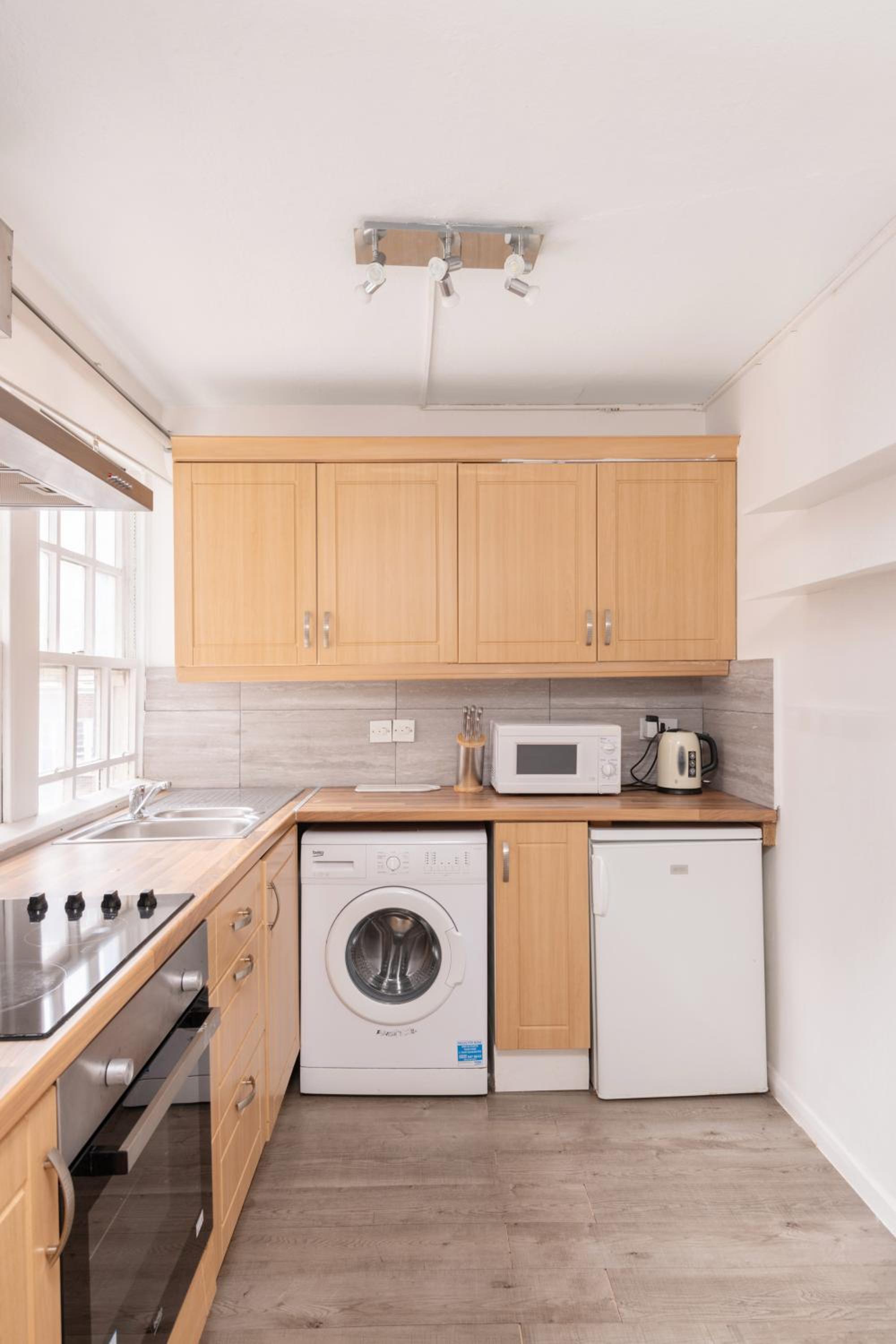 2-Bed Marylebone Apartment with Concierge & Private Elevator - Next to Oxford Street, Selfridges & Hyde Park