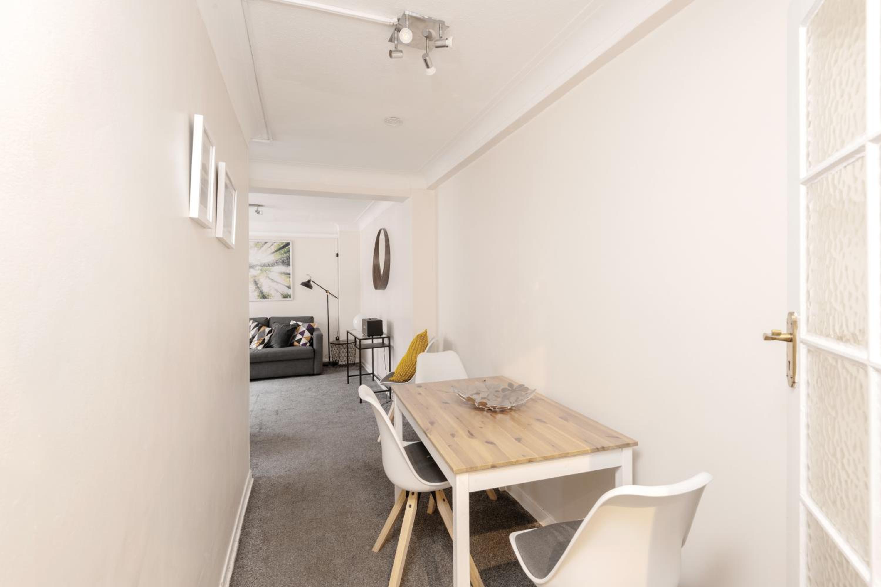 2-Bed Marylebone Apartment with Concierge & Private Elevator - Next to Oxford Street, Selfridges & Hyde Park