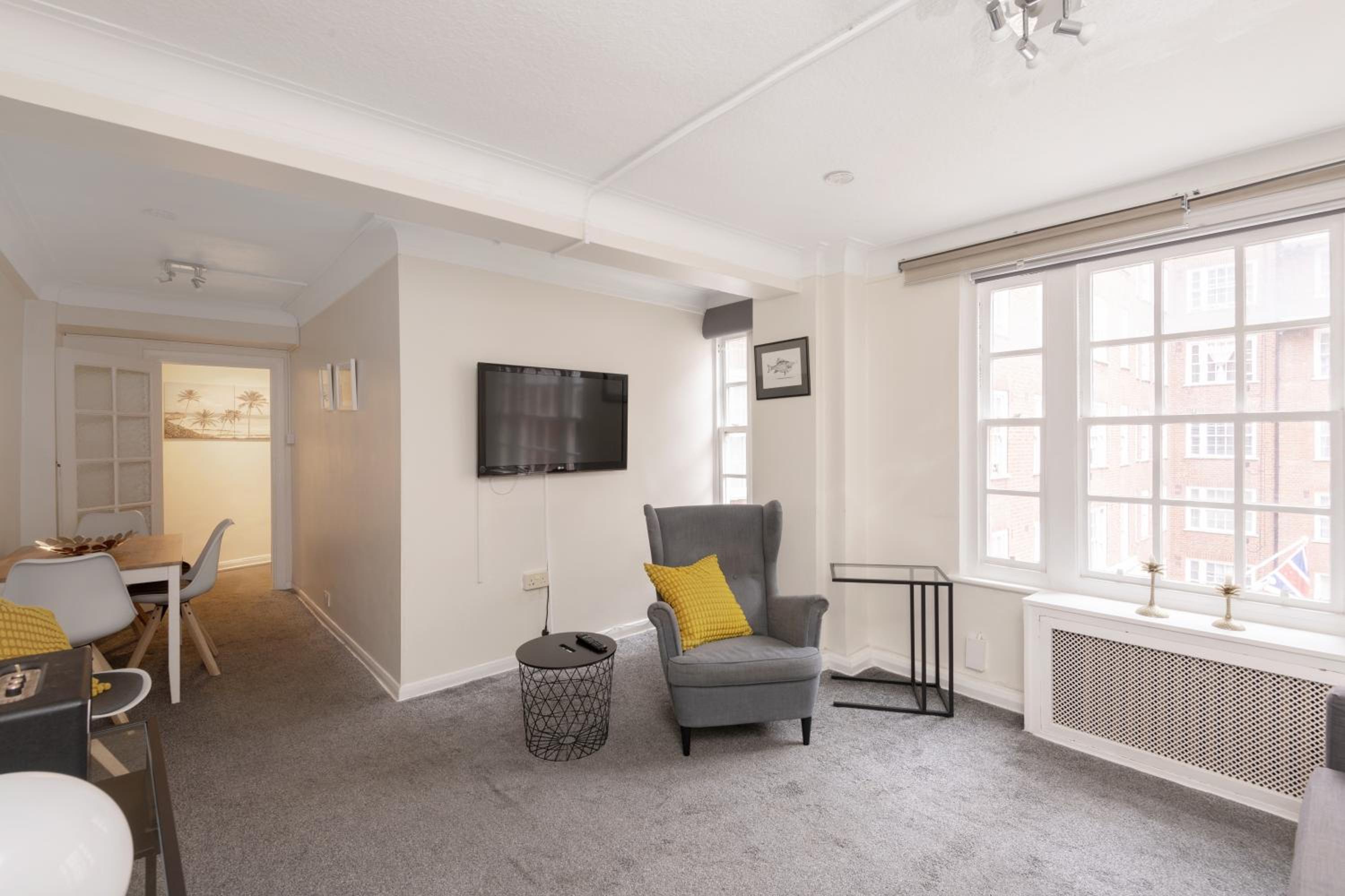 2-Bed Marylebone Apartment with Concierge & Private Elevator - Next to Oxford Street, Selfridges & Hyde Park